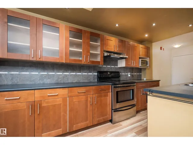 9909 - 1101 110 ST, Edmonton 2