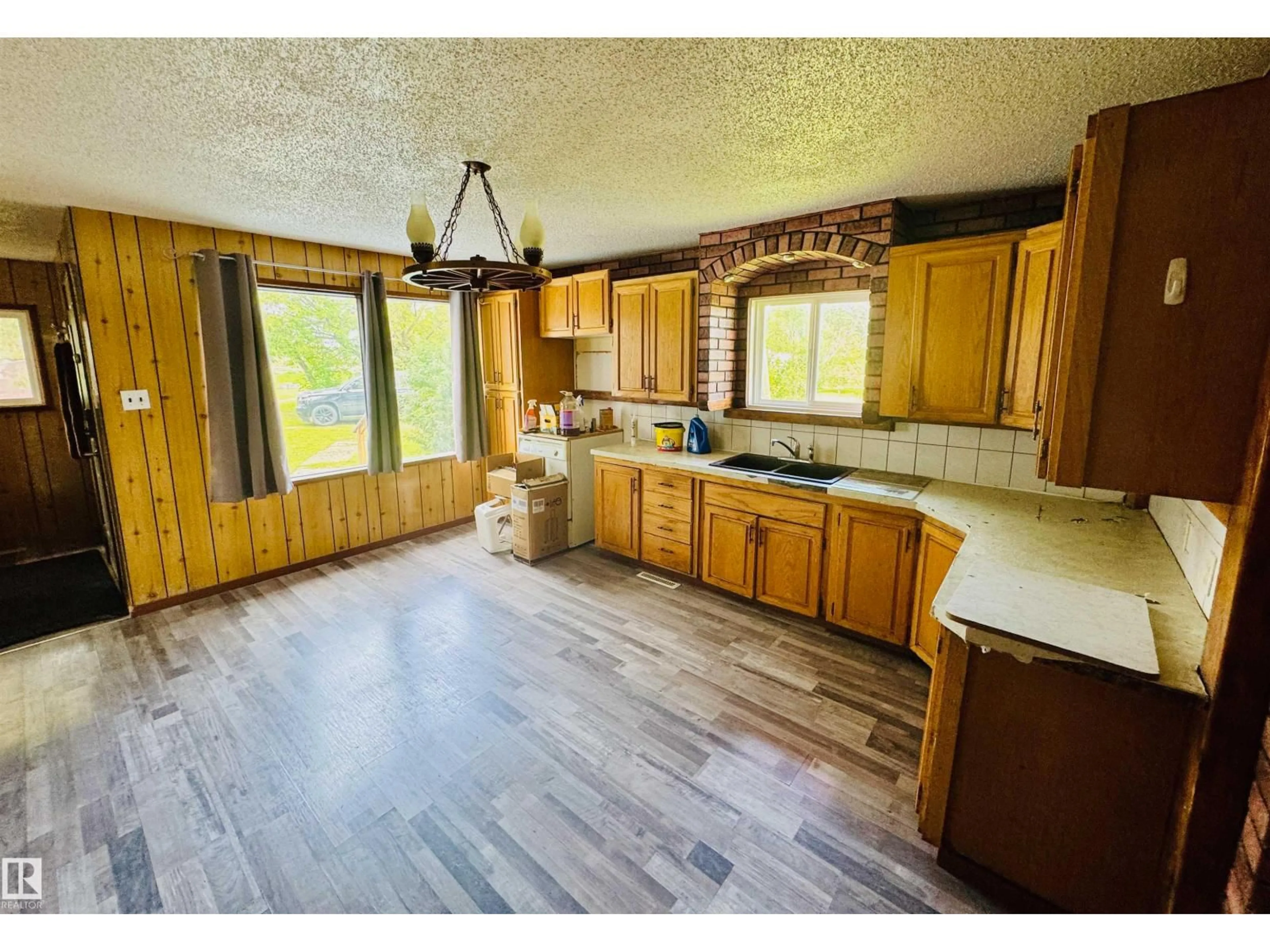 Open concept kitchen, wood/laminate floor for 58410 RNG RD, Rural St. Paul County Alberta T0A3A0