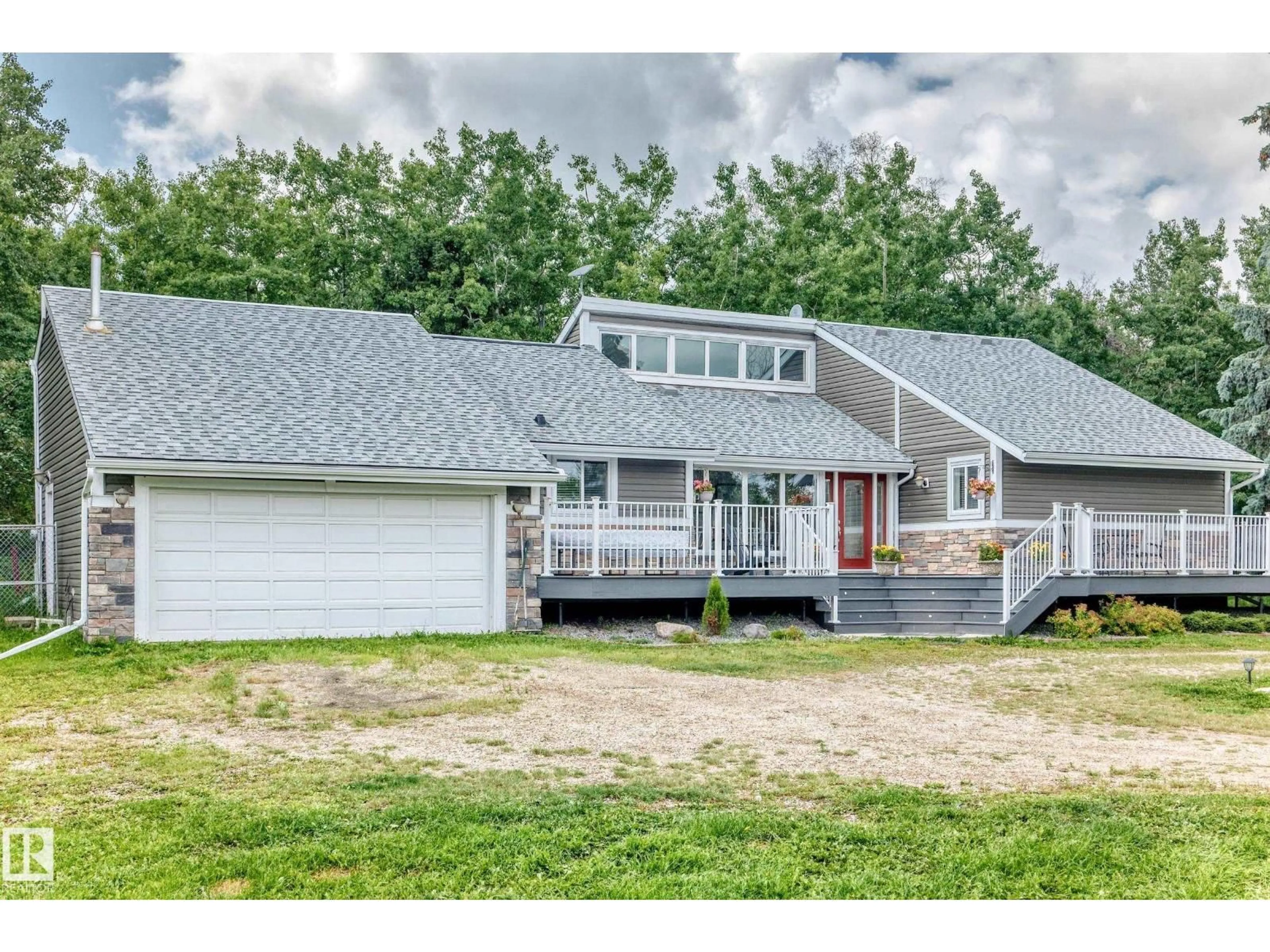 Home with vinyl exterior material, unknown for 53250 RGE ROAD 215, Rural Strathcona County Alberta T8E2B3