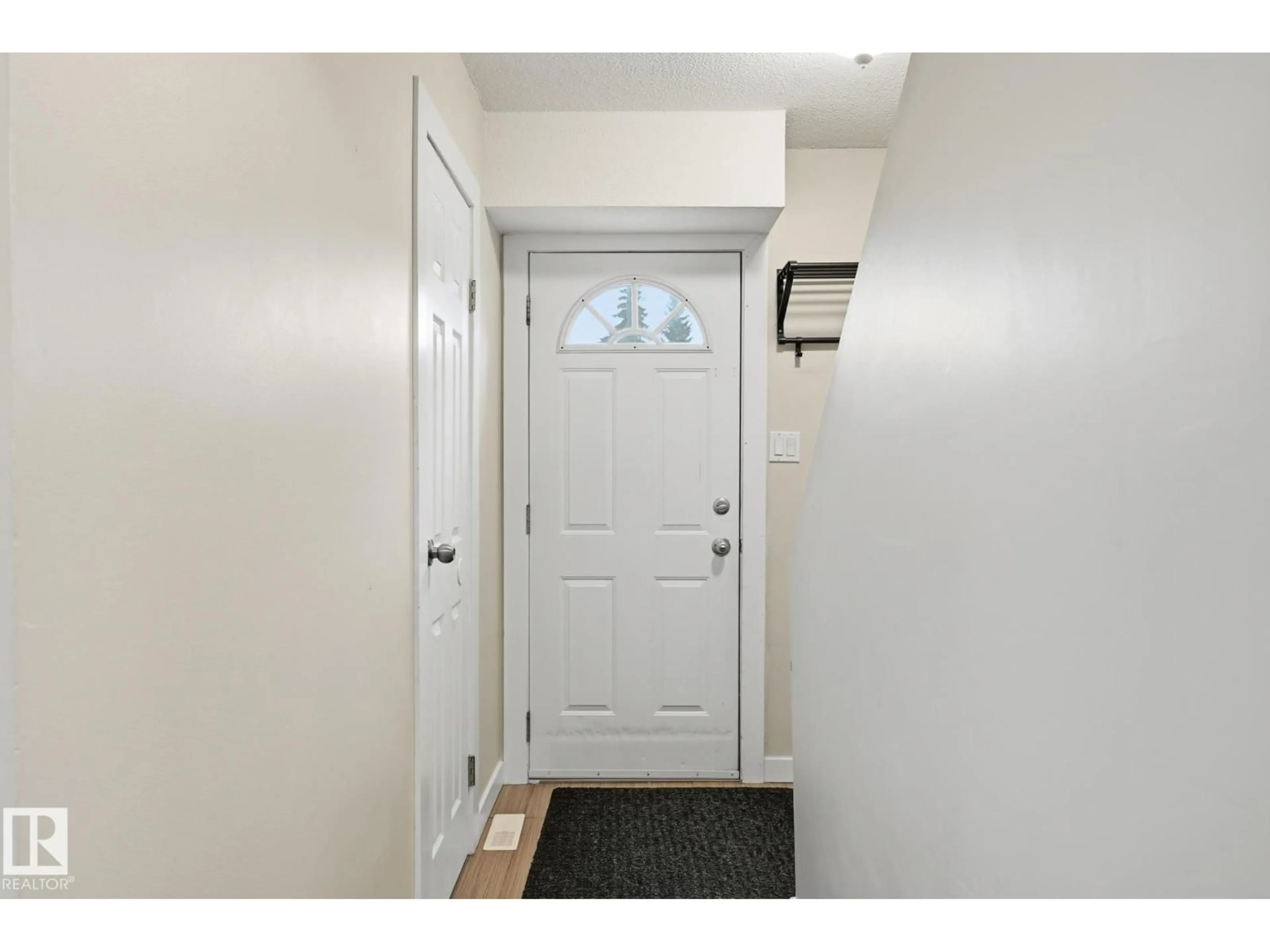 Indoor entryway for 248 DICKINSFIELD CT, Edmonton Alberta T5E5V8