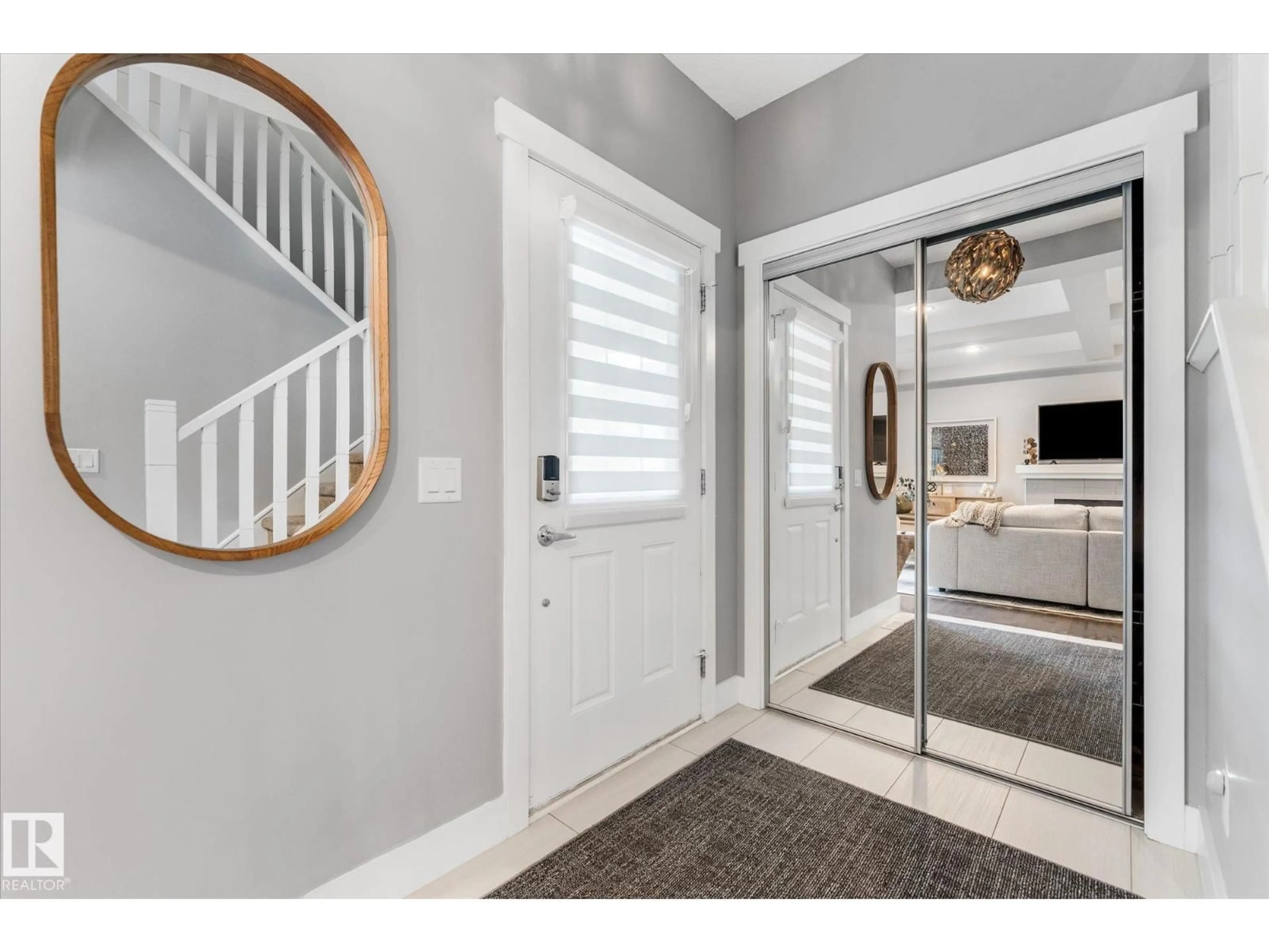 Indoor entryway for 5616 JUCHLI AV, Edmonton Alberta T5E6T6