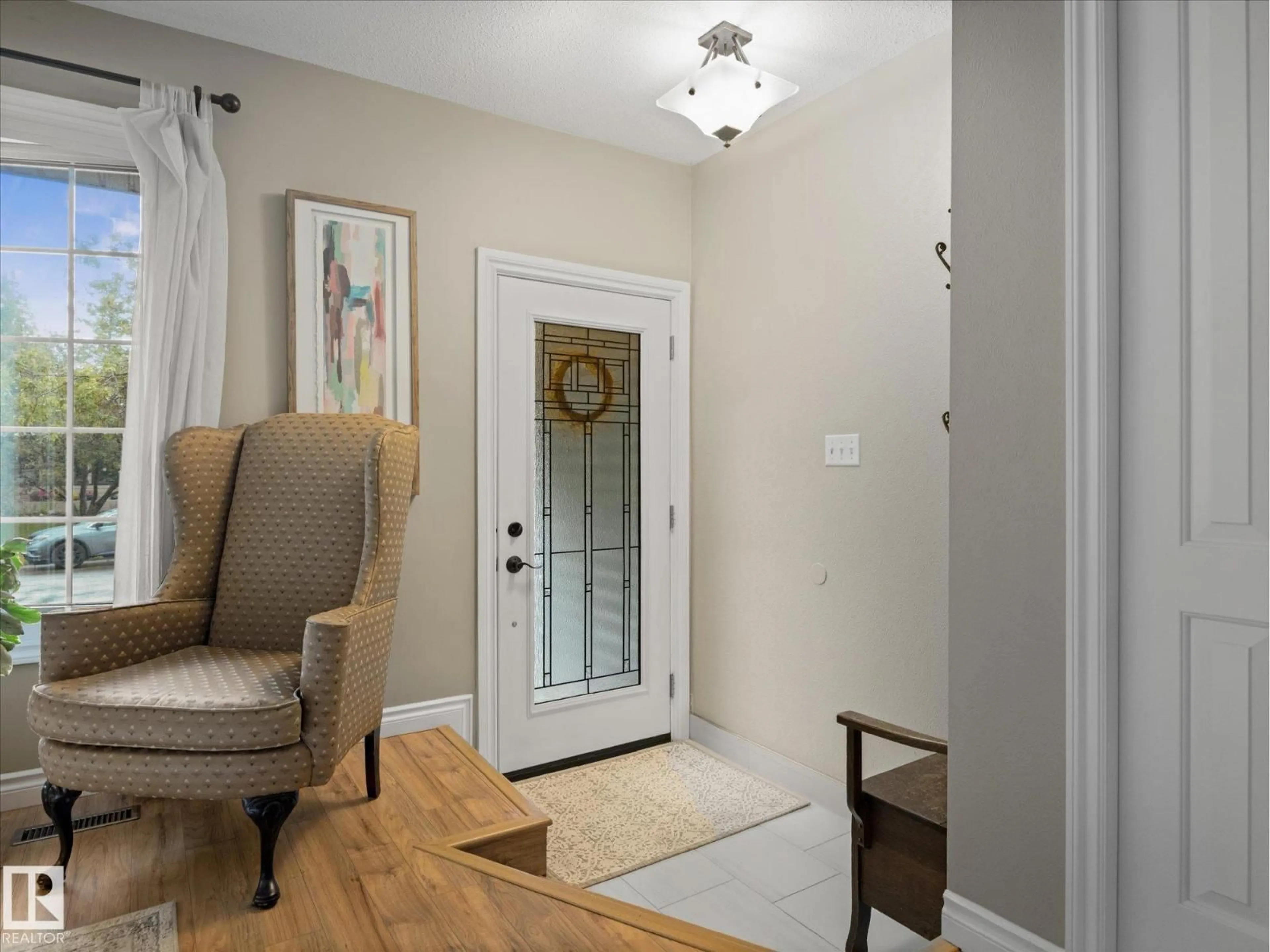 Indoor entryway for 1 GILCHRIST PL, St. Albert Alberta T8N2M3