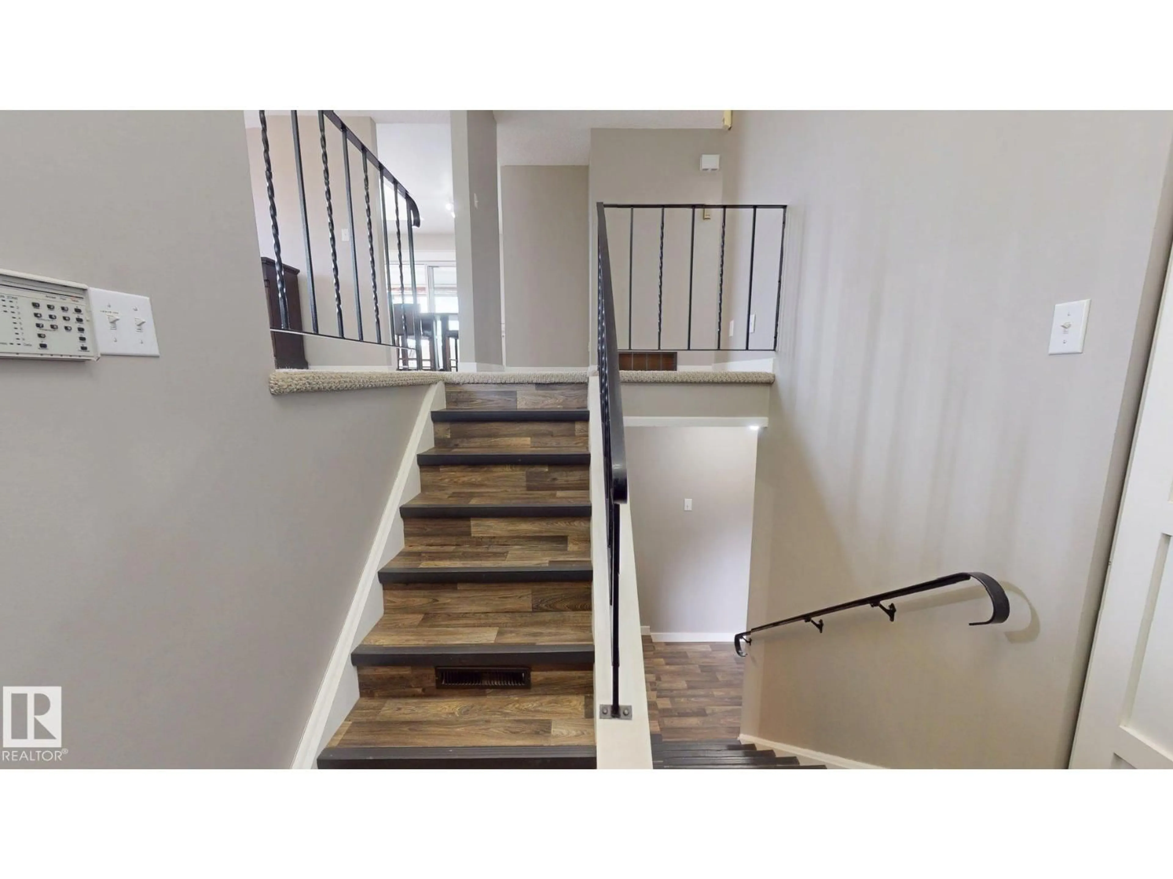 Stairs for 27309 TWP ROAD 534, Rural Parkland County Alberta T7X3S1
