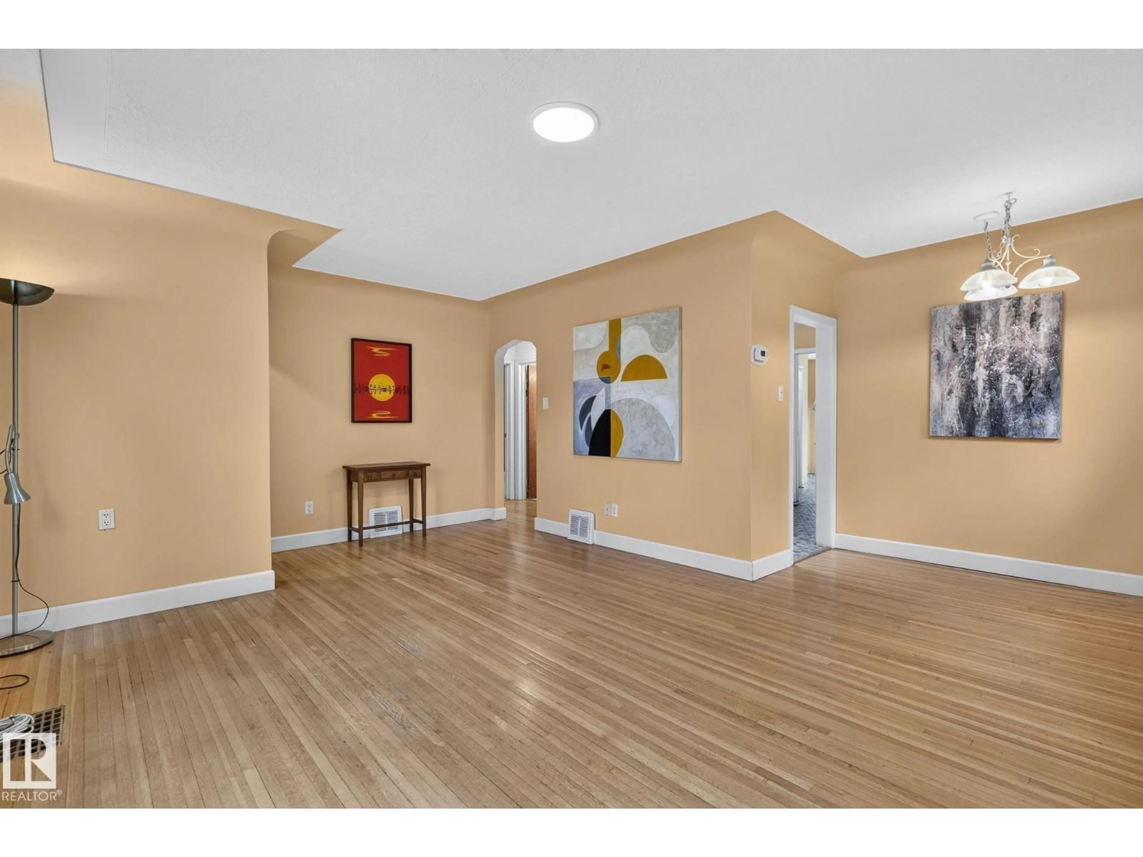Indoor foyer for NW - 6261 112A ST, Edmonton Alberta T6H3K4