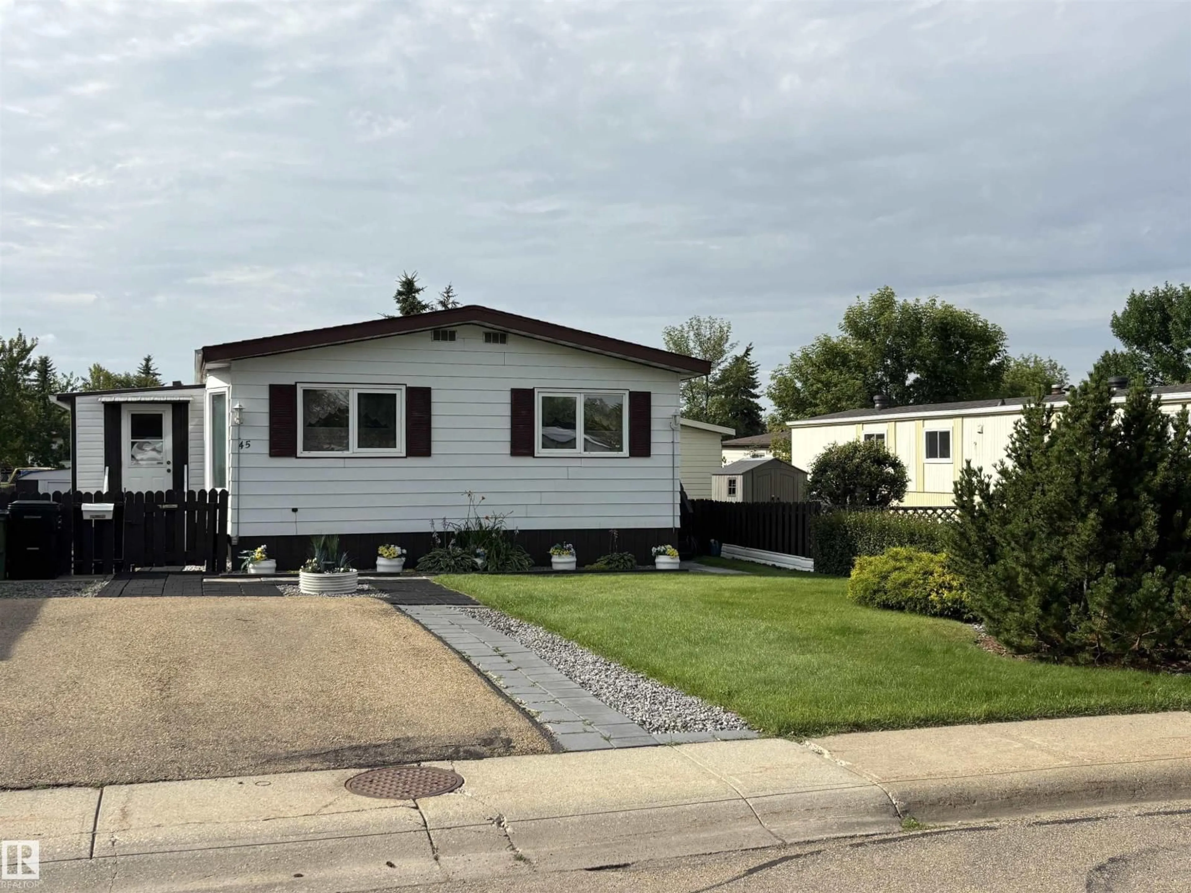 Home with vinyl exterior material, street for 45 OAK RIDGE DR, Edmonton Alberta T6P1G9