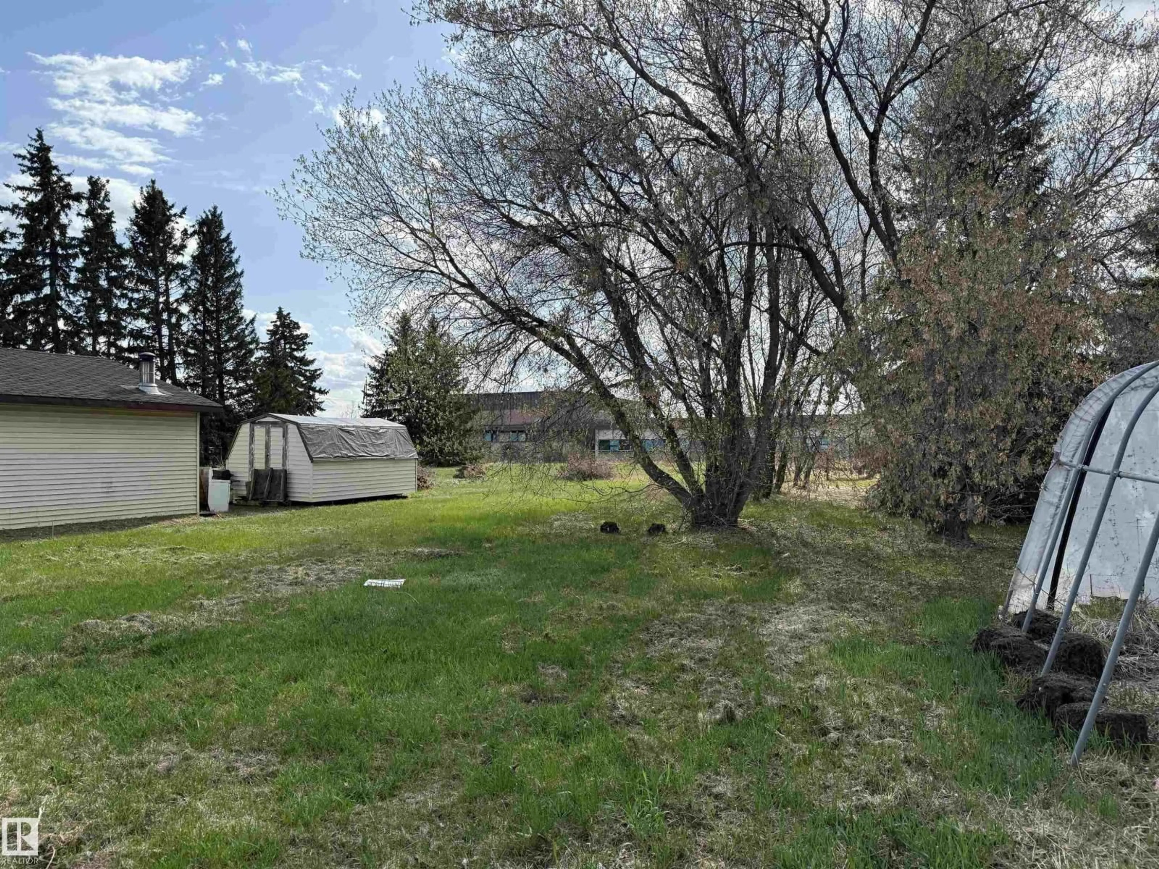 A pic from outside/outdoor area/front of a property/back of a property/a pic from drone, unknown for 4818 52 ST, Thorsby Alberta T0C2P0