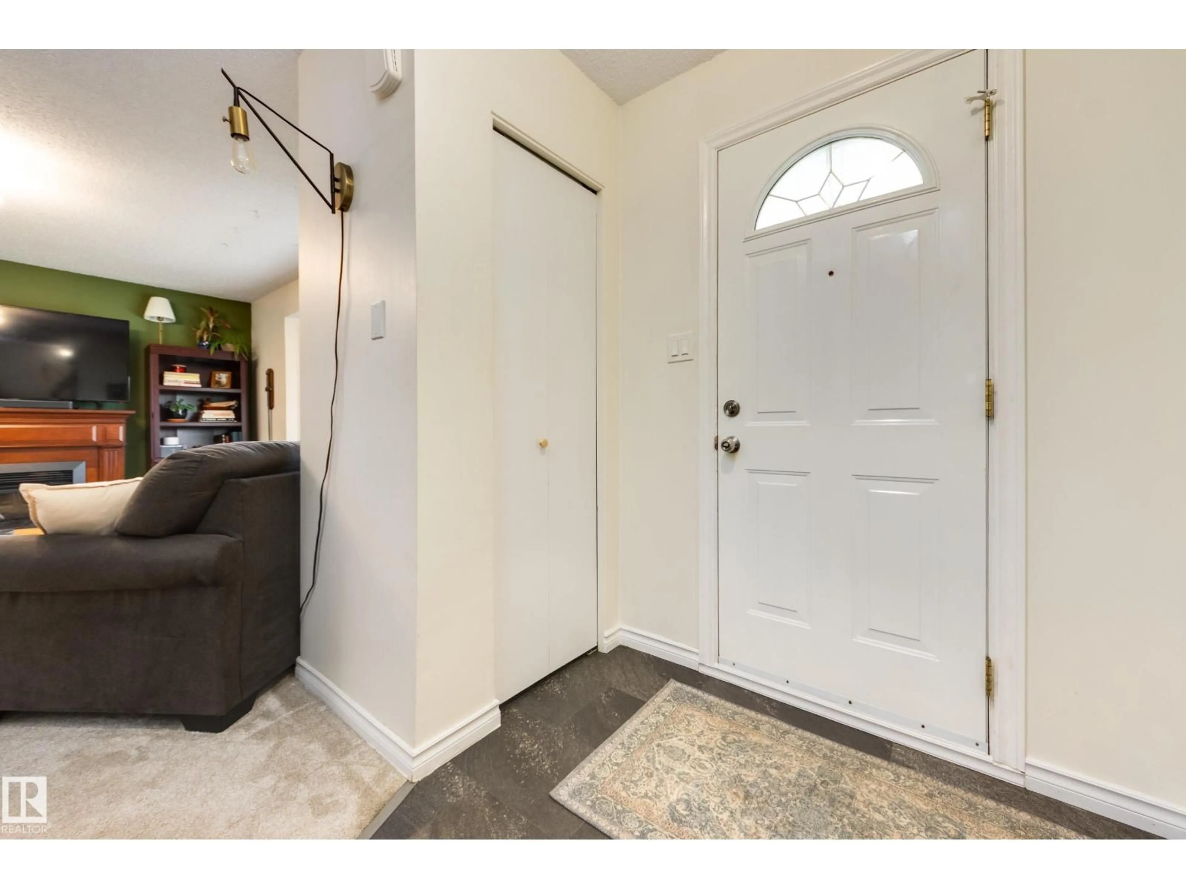 Indoor entryway for NW - 4233 85 ST, Edmonton Alberta T6K1B3