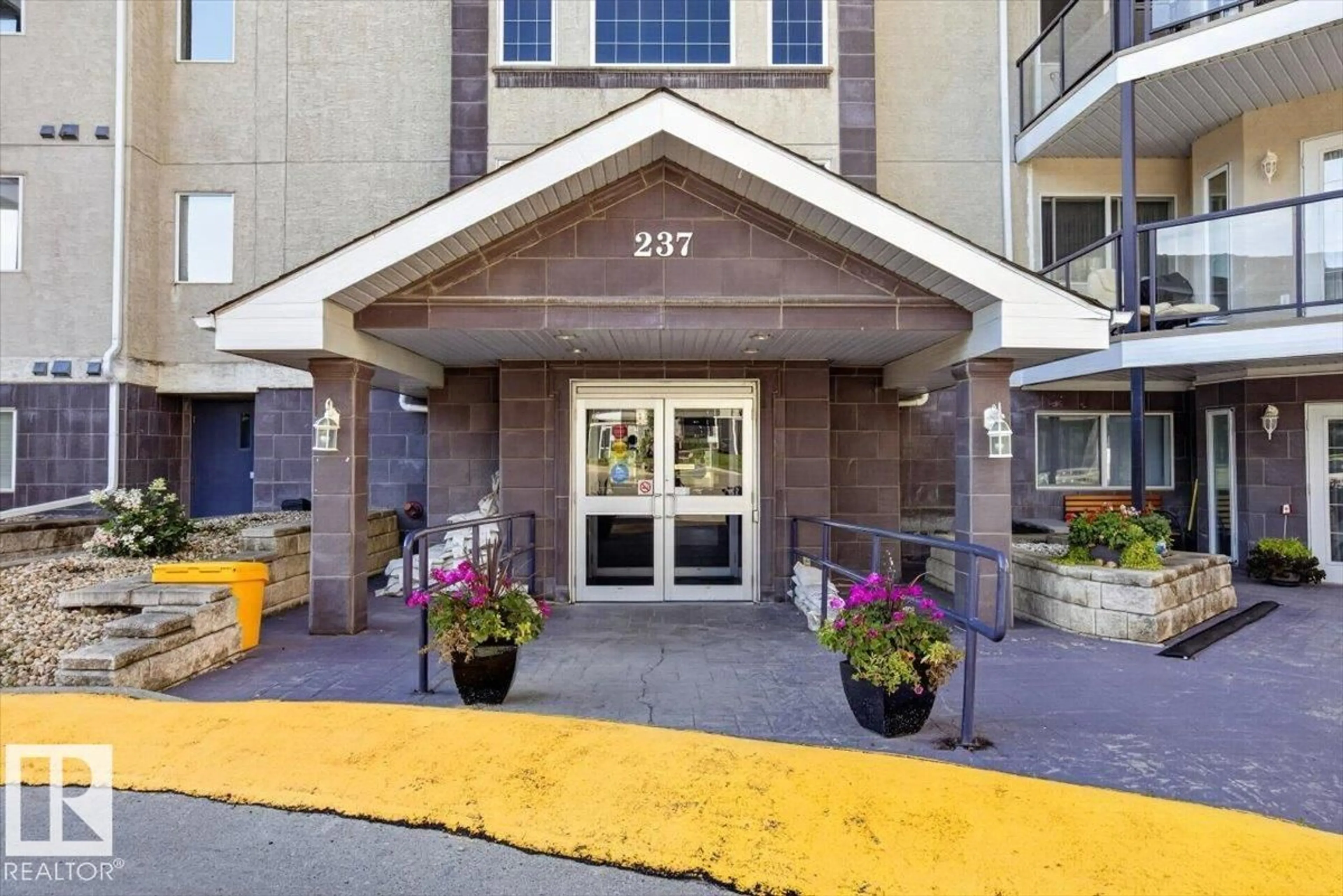 Indoor foyer for 237 - 116 YOUVILLE DR, Edmonton Alberta T6L7G2