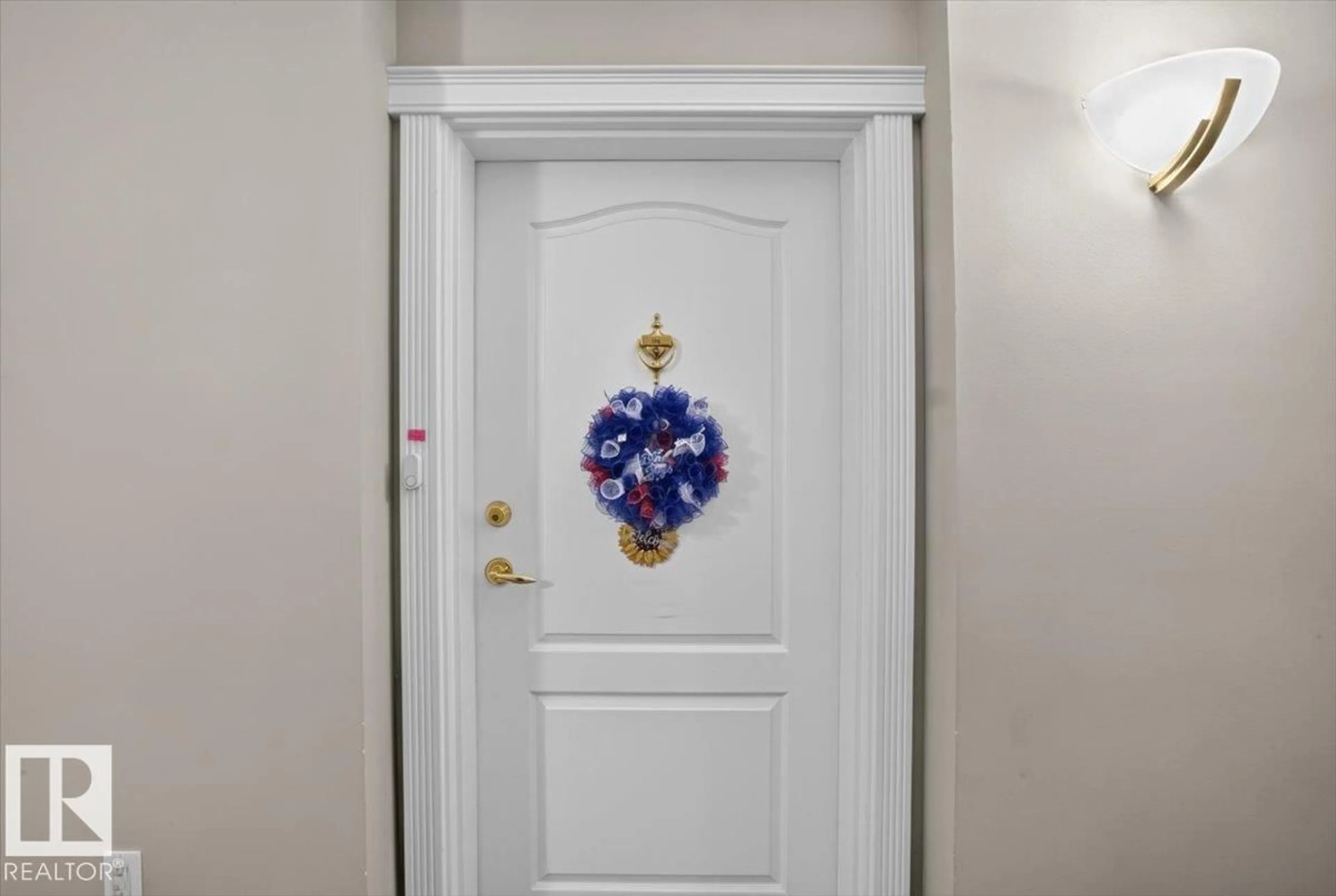 Indoor foyer for 237 - 116 YOUVILLE DR, Edmonton Alberta T6L7G2