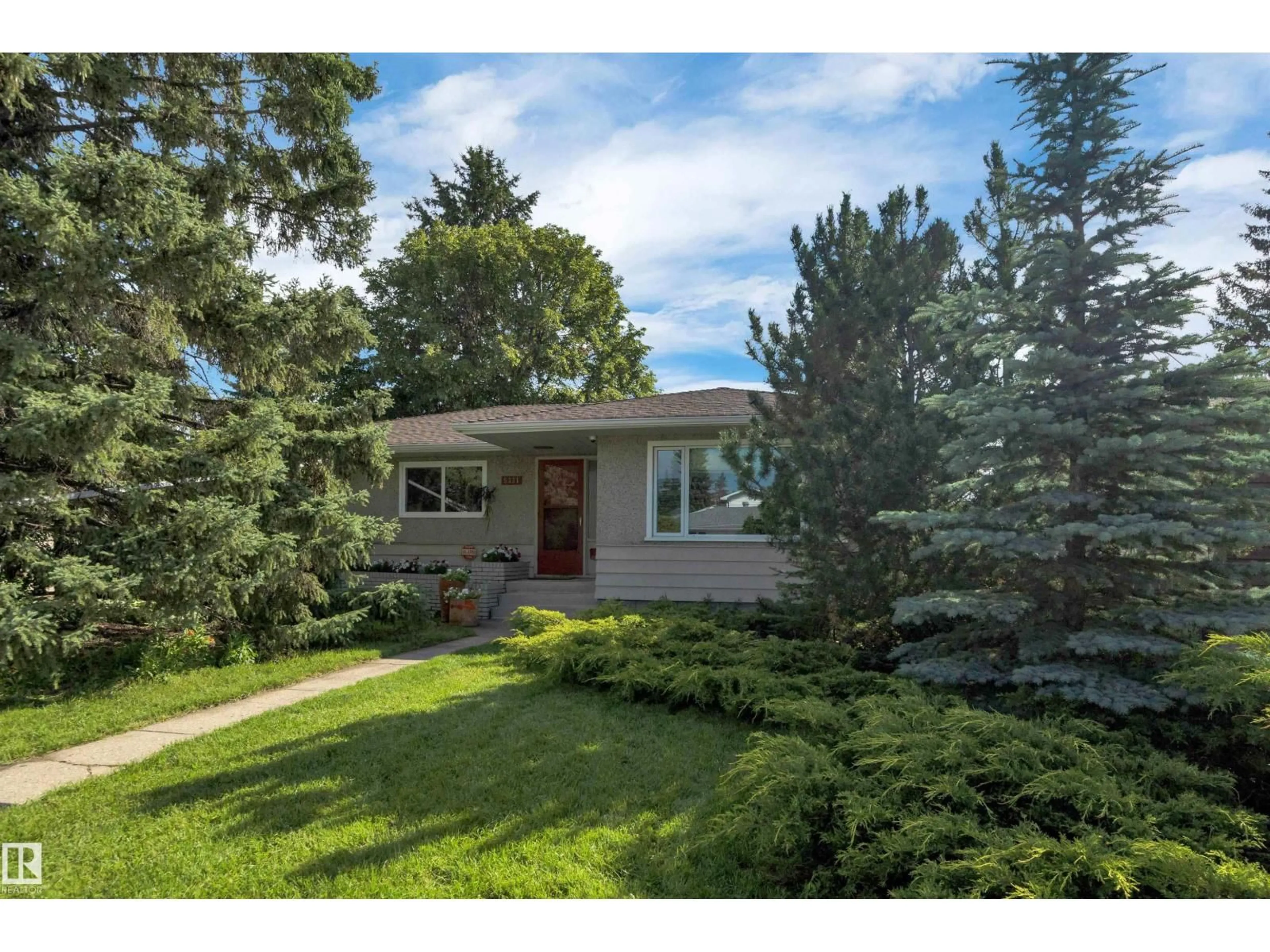 Home with vinyl exterior material, street for 5331 105 ST, Edmonton Alberta T6H2M7