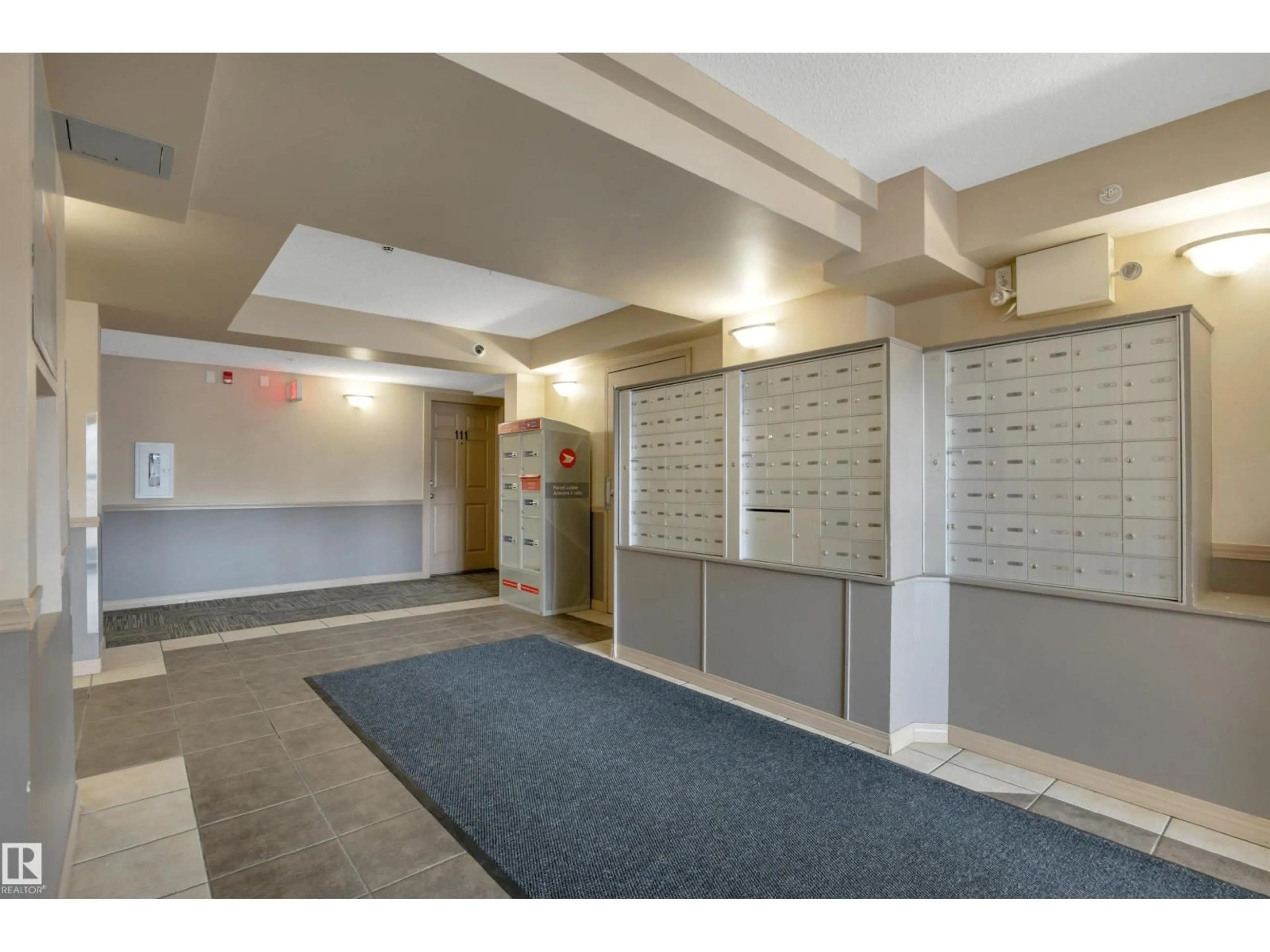 Indoor foyer for 40 - 217 SUMMERWOOD BV, Sherwood Park Alberta T8H0C2