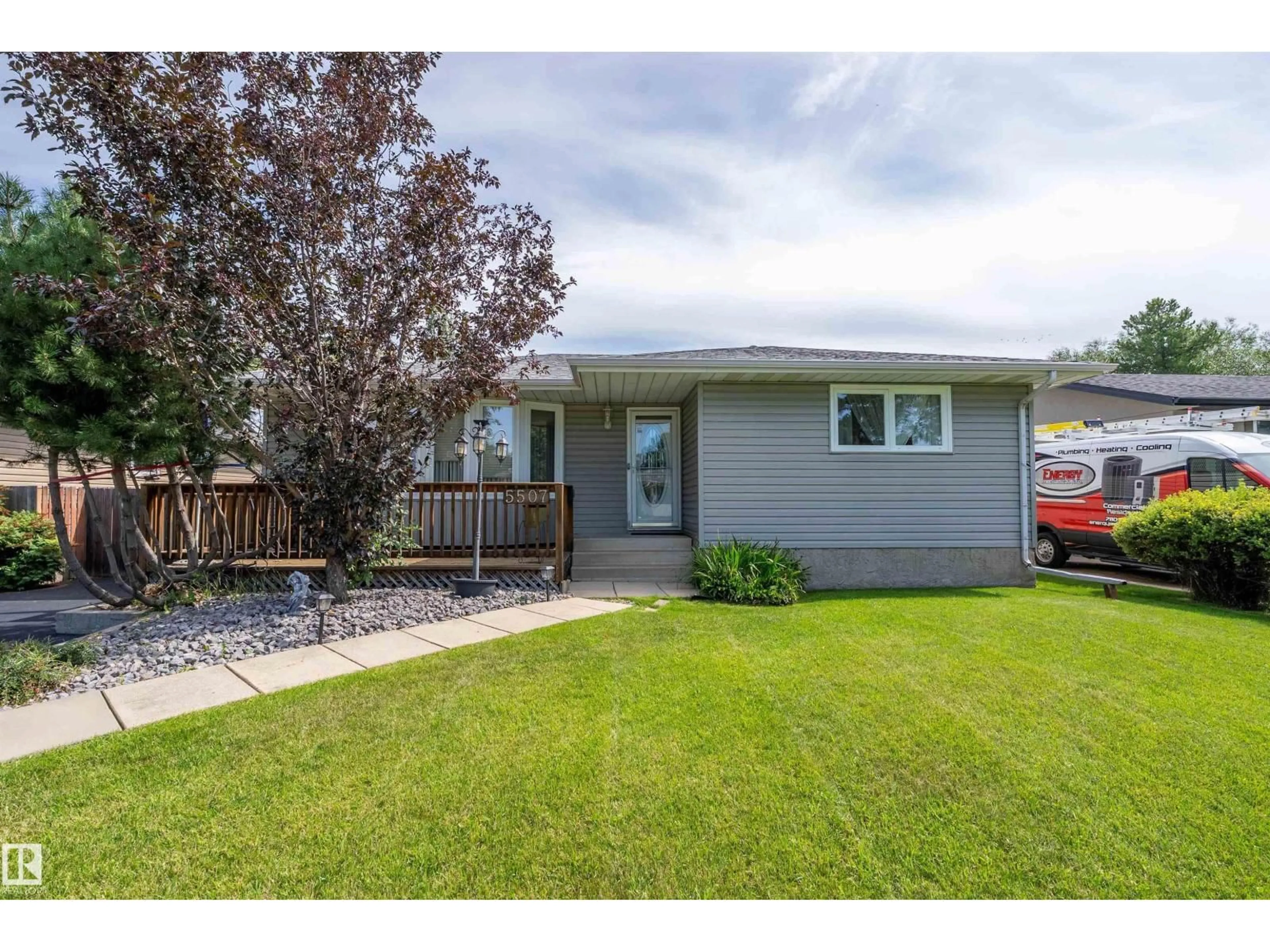 Home with vinyl exterior material, street for 5507 51 ST, Leduc Alberta T9E5N5