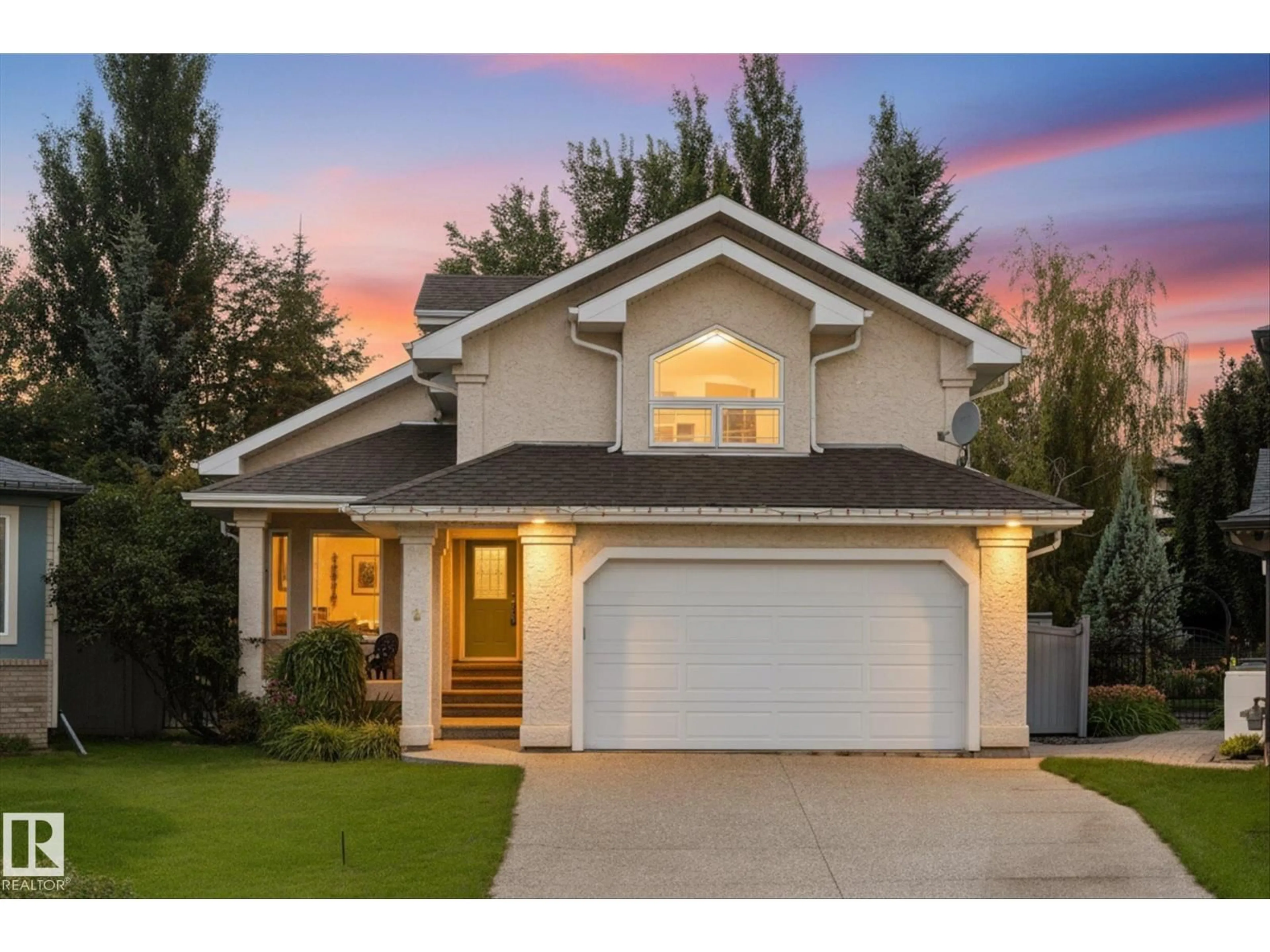Home with vinyl exterior material, street for 8 OSBORNE CL, St. Albert Alberta T8N6T1