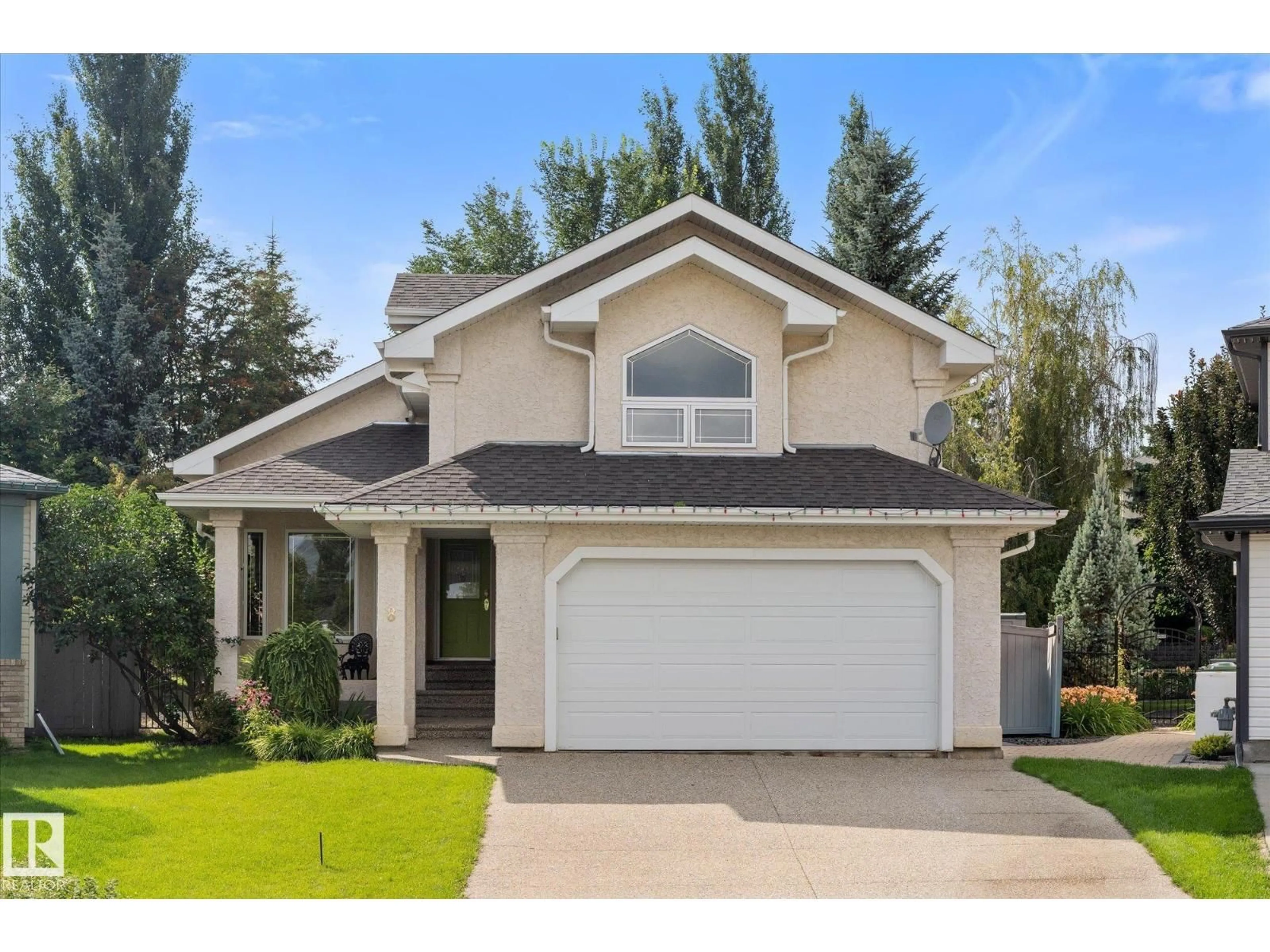 Home with vinyl exterior material, street for 8 OSBORNE CL, St. Albert Alberta T8N6T1