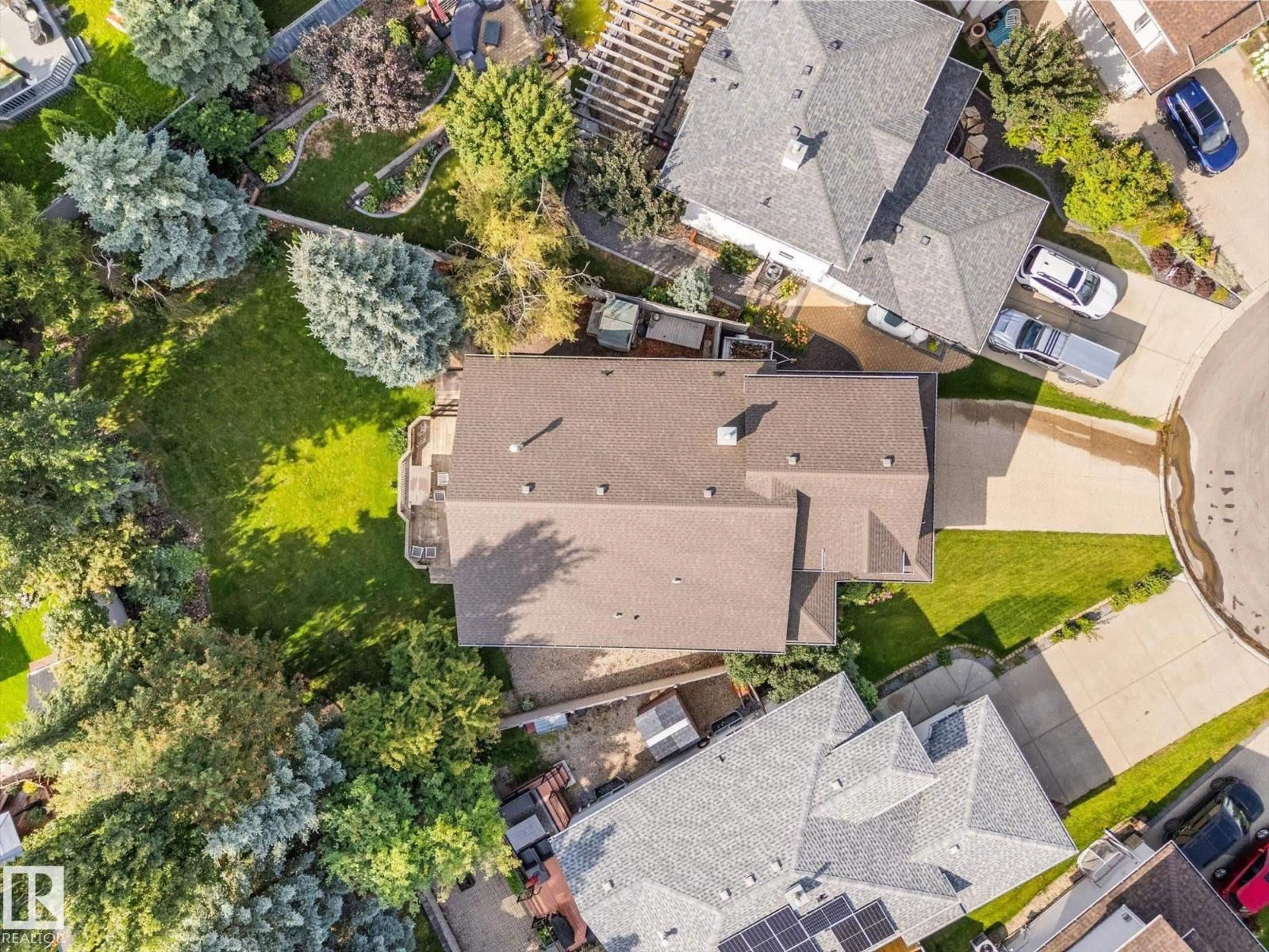 A pic from outside/outdoor area/front of a property/back of a property/a pic from drone, street for 8 OSBORNE CL, St. Albert Alberta T8N6T1