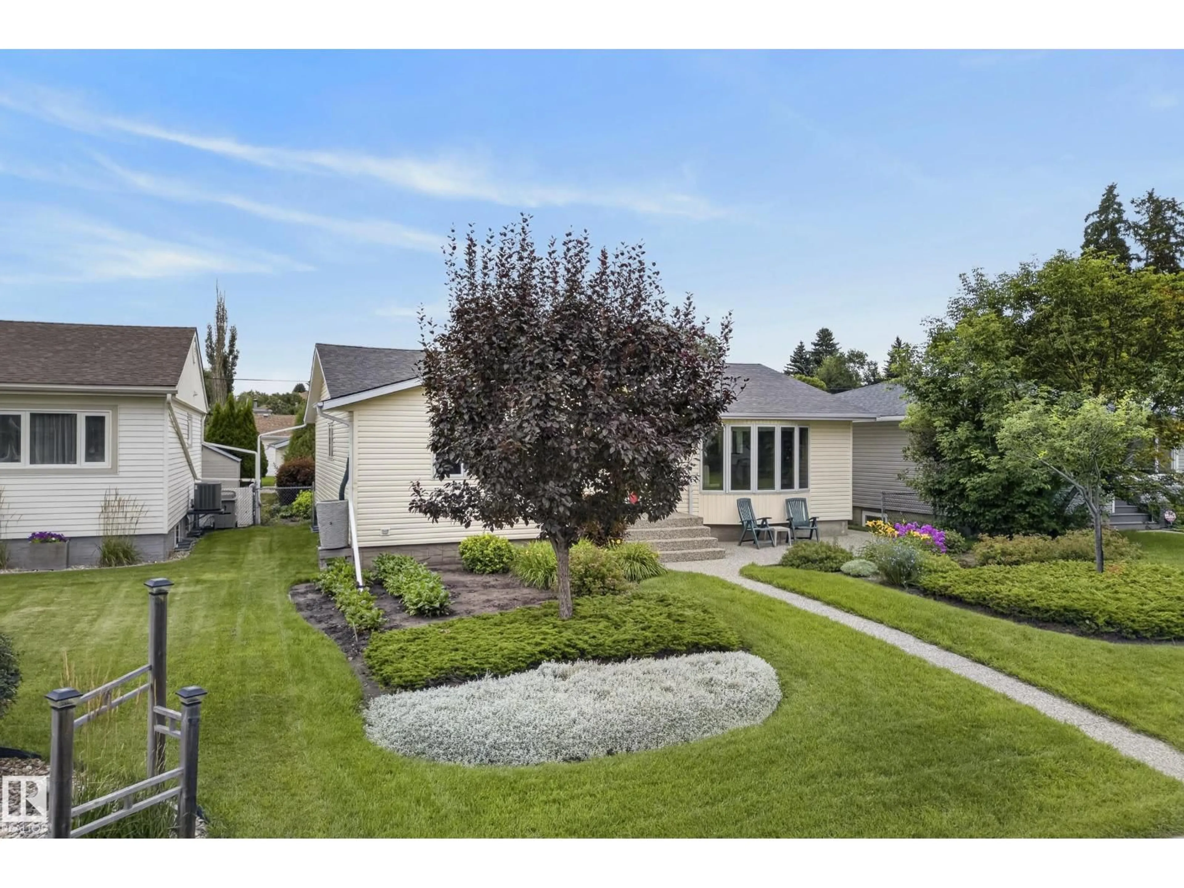 A pic from outside/outdoor area/front of a property/back of a property/a pic from drone, street for 10623 67 ST, Edmonton Alberta T6A2R9