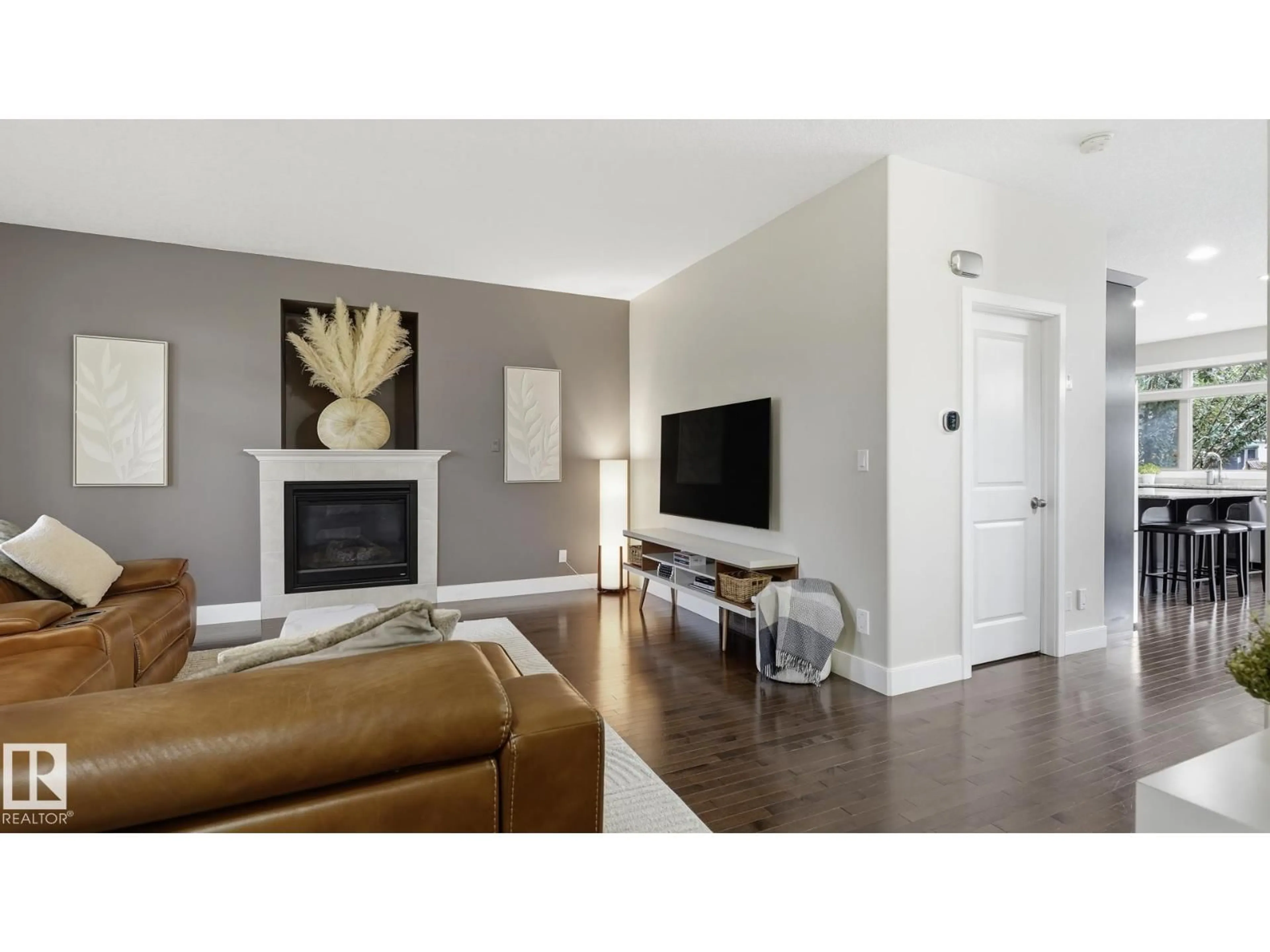 Living room with furniture, unknown for NW - 9847 92 AV, Edmonton Alberta T6E2V4