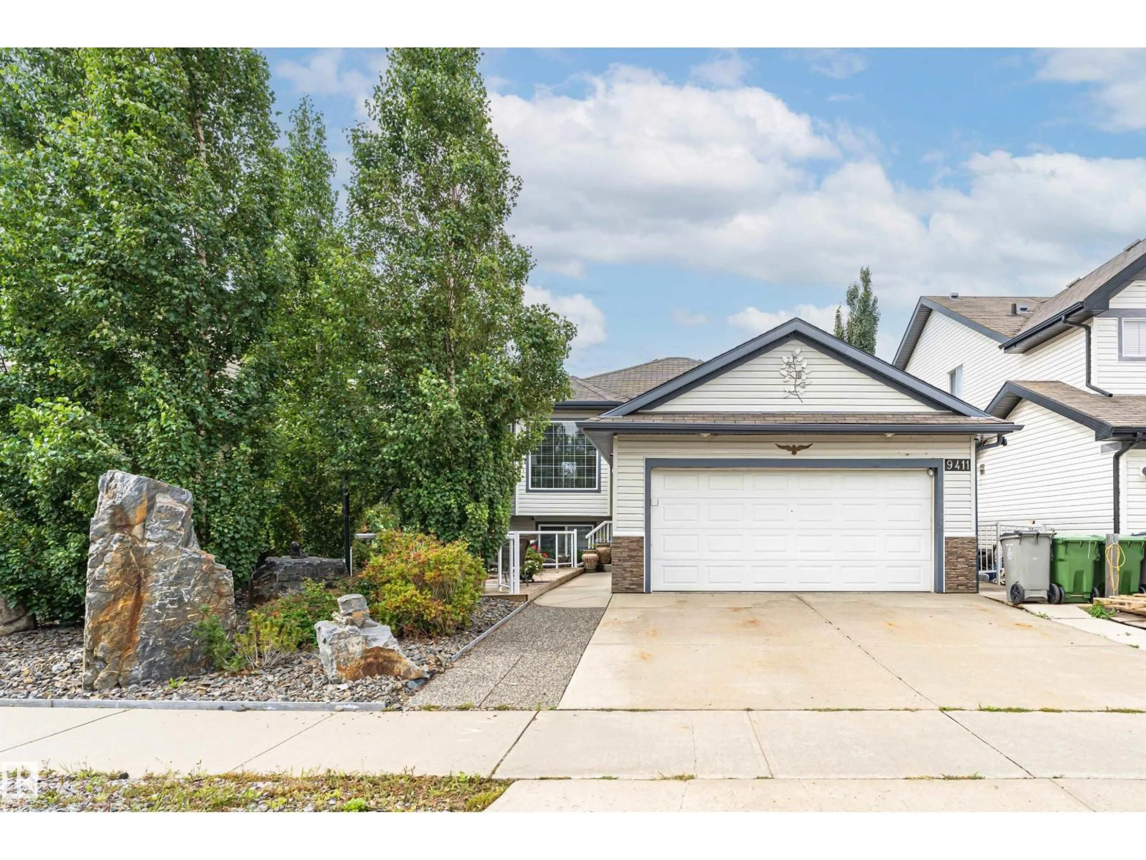 Home with vinyl exterior material, street for 9411 104 AV, Morinville Alberta T8R0B2