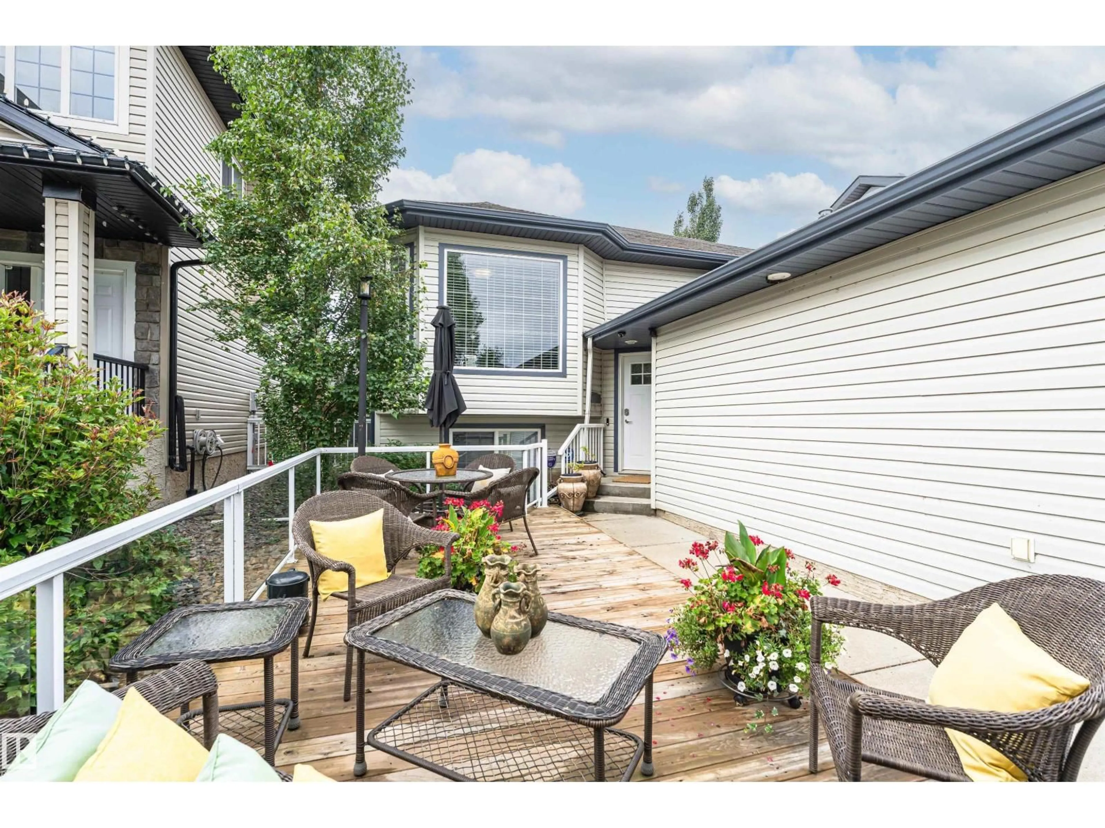 Patio, street for 9411 104 AV, Morinville Alberta T8R0B2