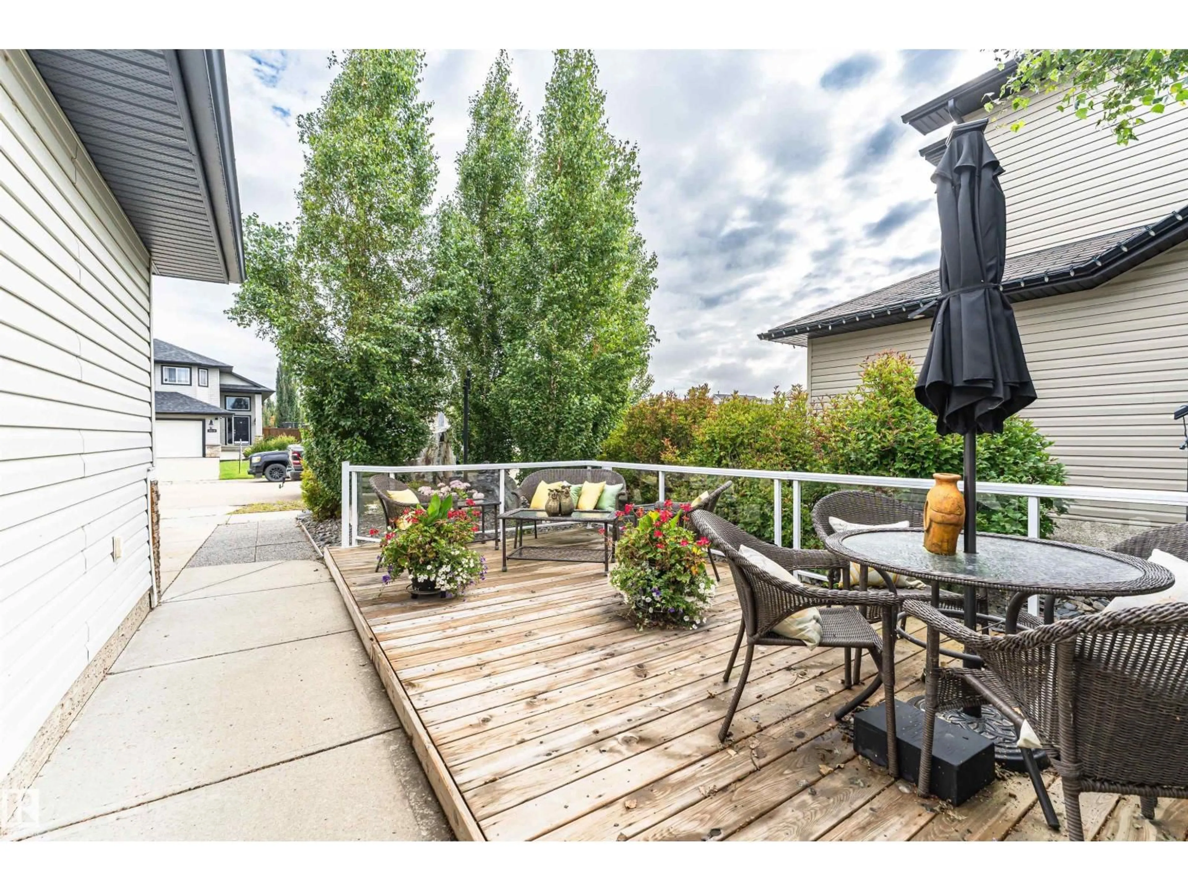 Patio, street for 9411 104 AV, Morinville Alberta T8R0B2