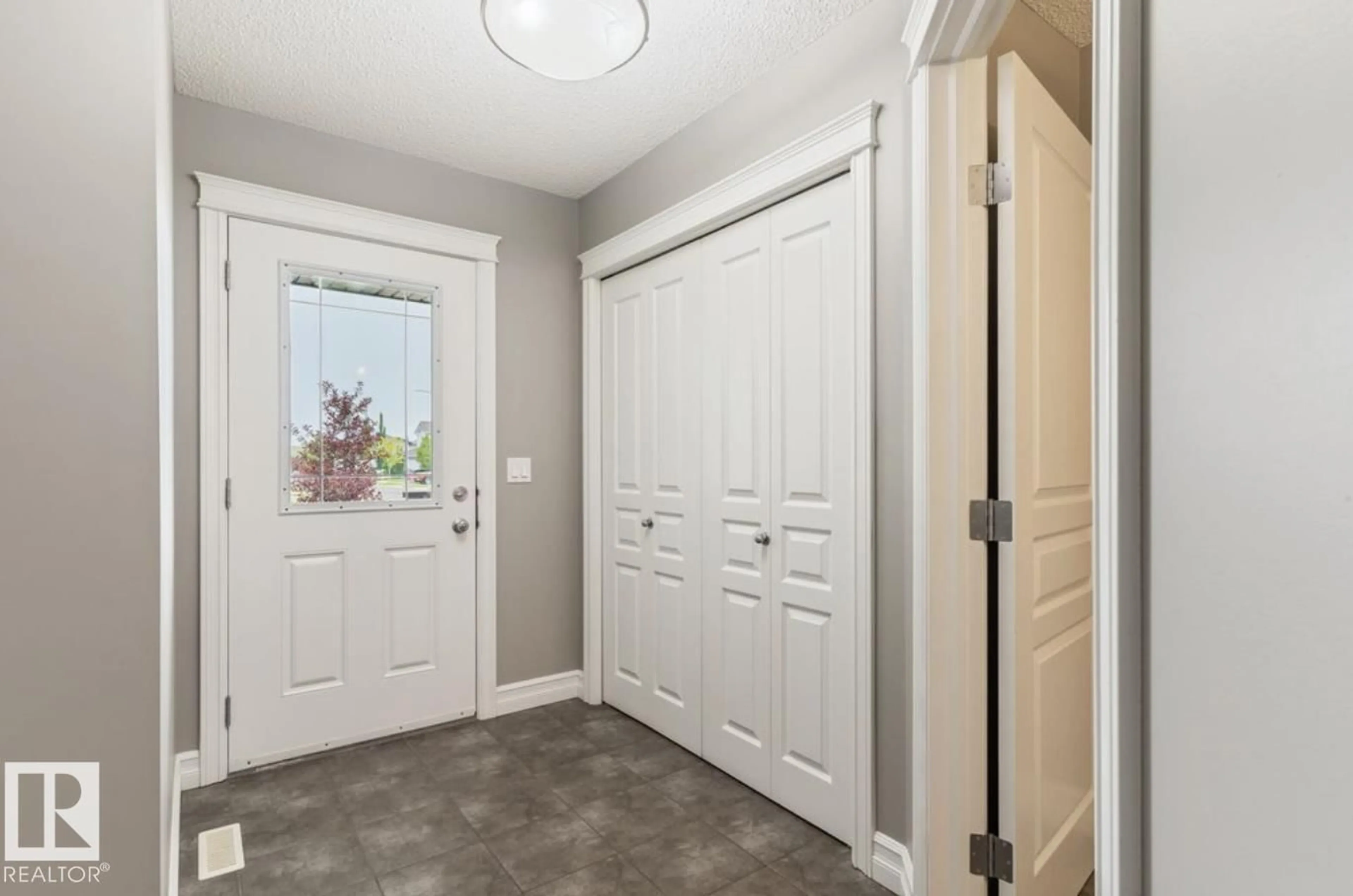 Indoor entryway for 79 CATALINA CT, Fort Saskatchewan Alberta T8L0K5