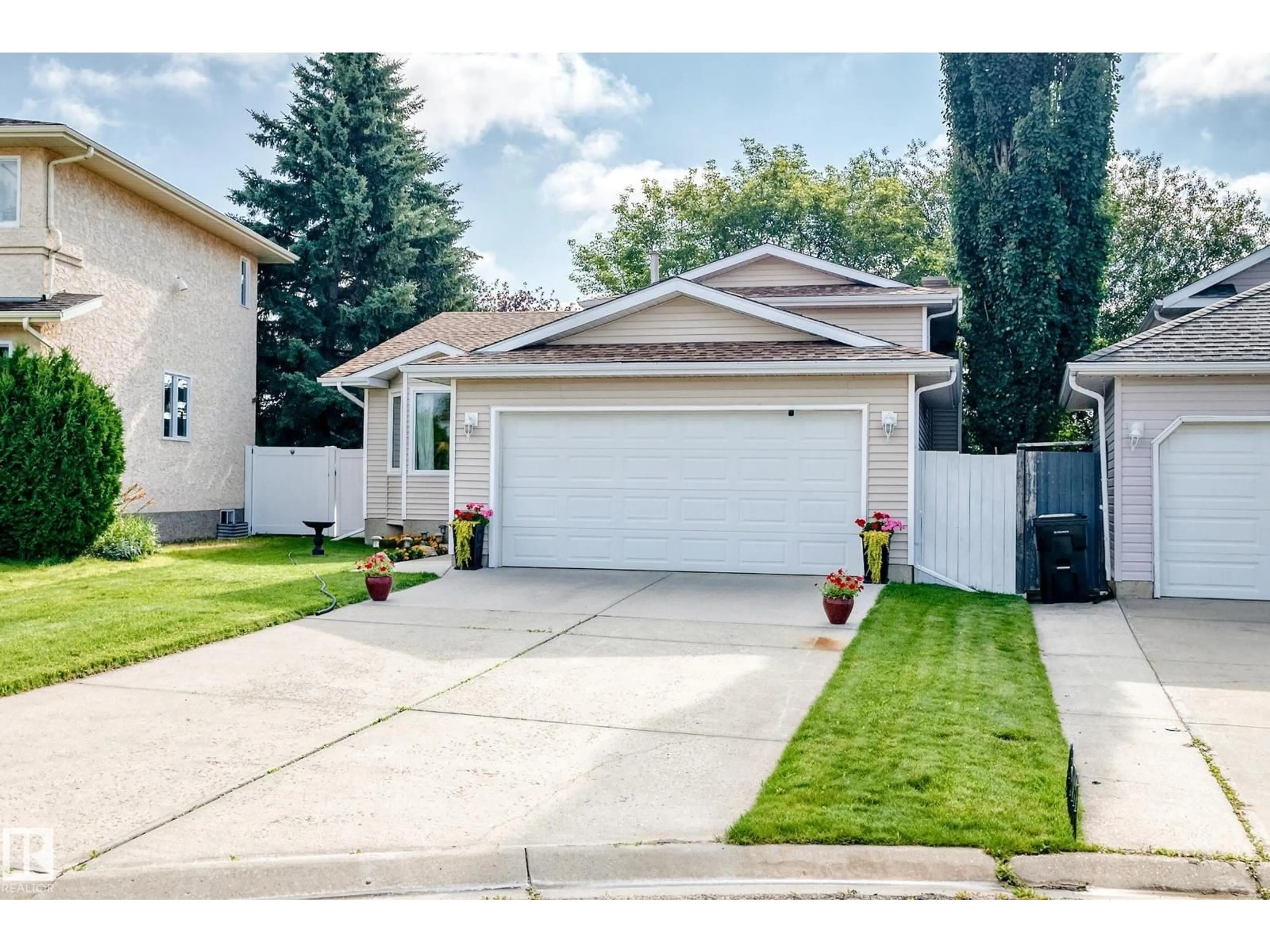 Home with vinyl exterior material, street for 350 PEARSON CR, Edmonton Alberta T5T5Y7