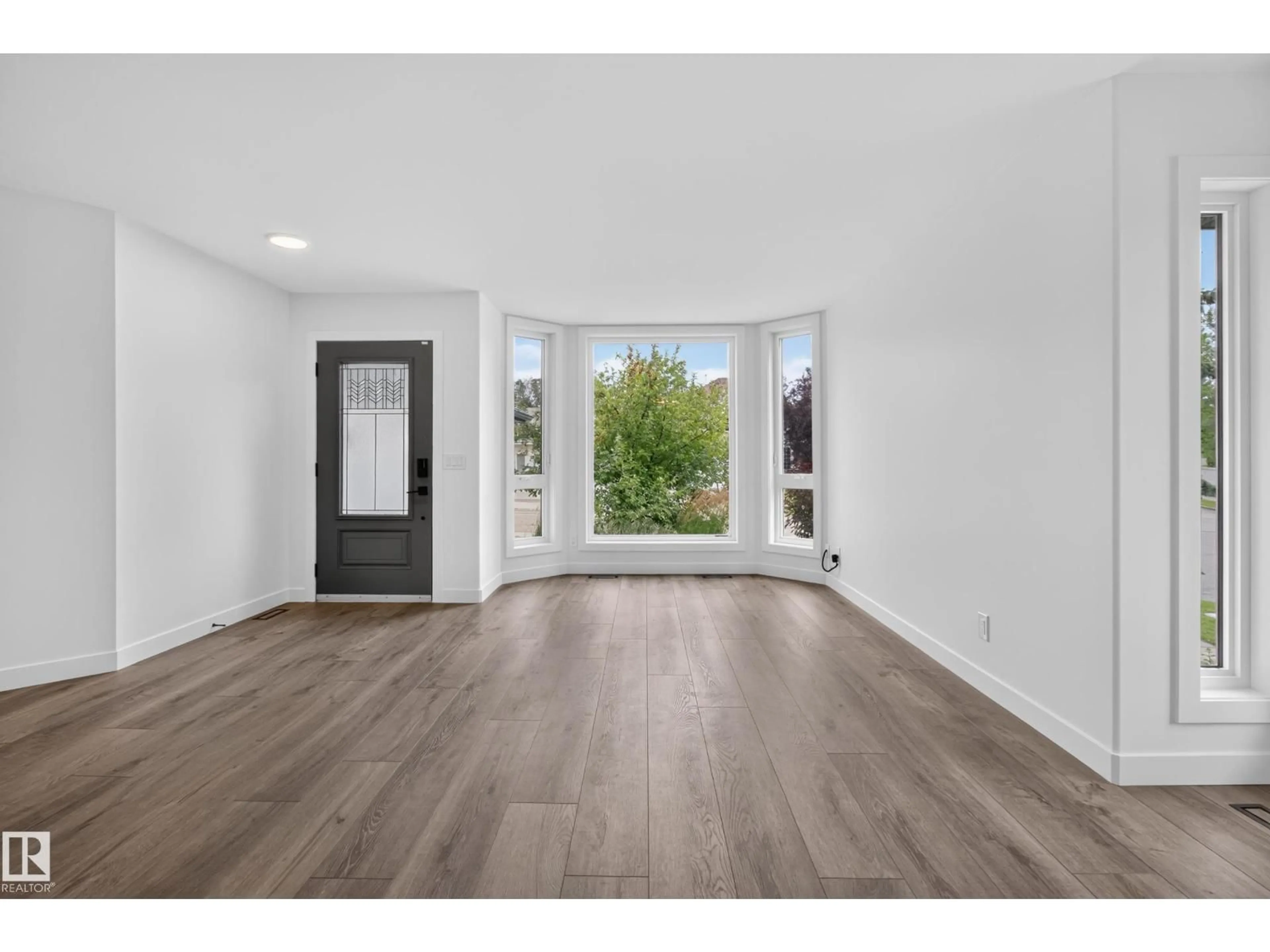 Indoor entryway for 229 HILLCREST CT, Sherwood Park Alberta T8A5V5