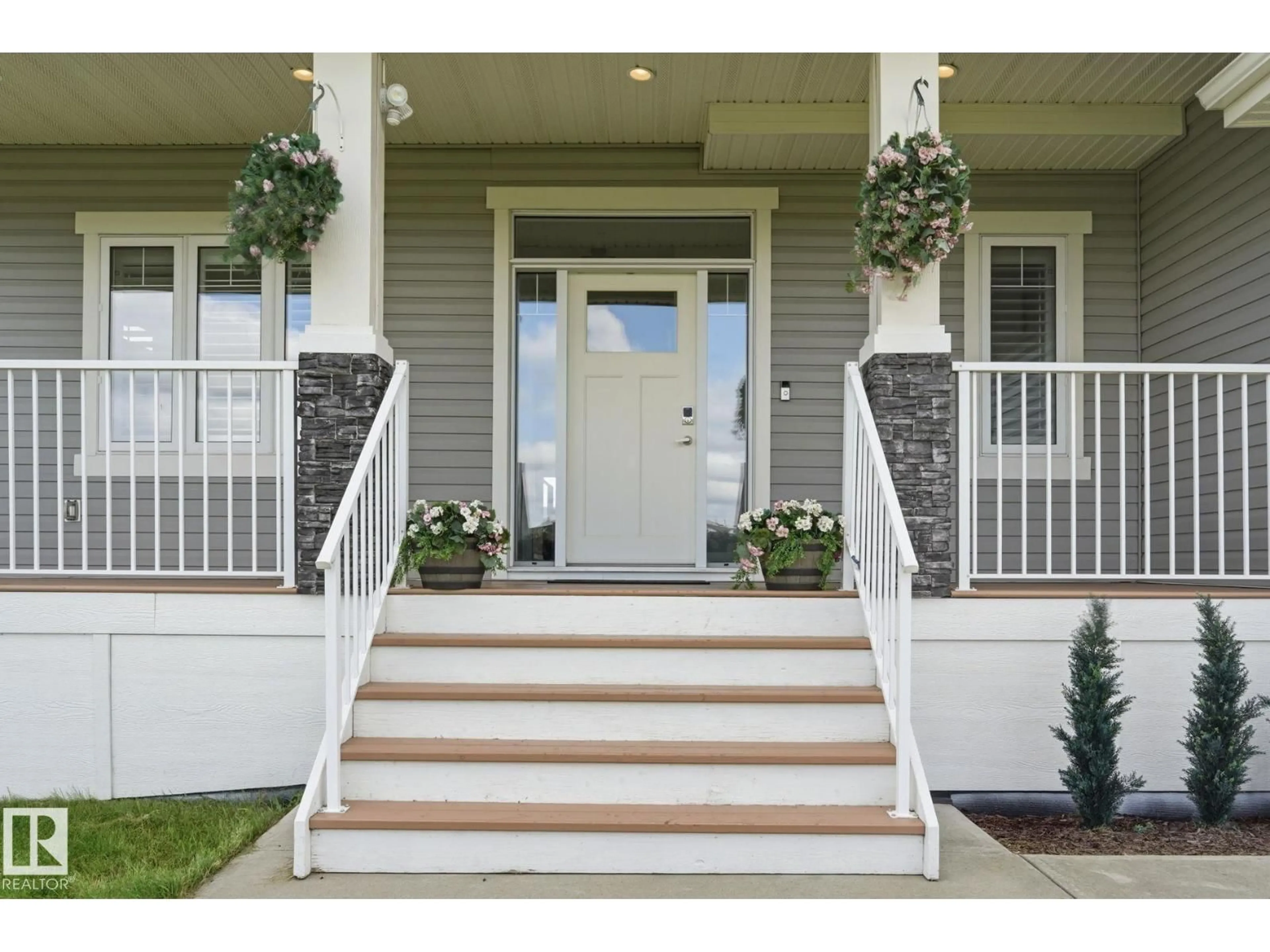 Indoor entryway for 70 26409 TP 532A, Rural Parkland County Alberta T7X4M1