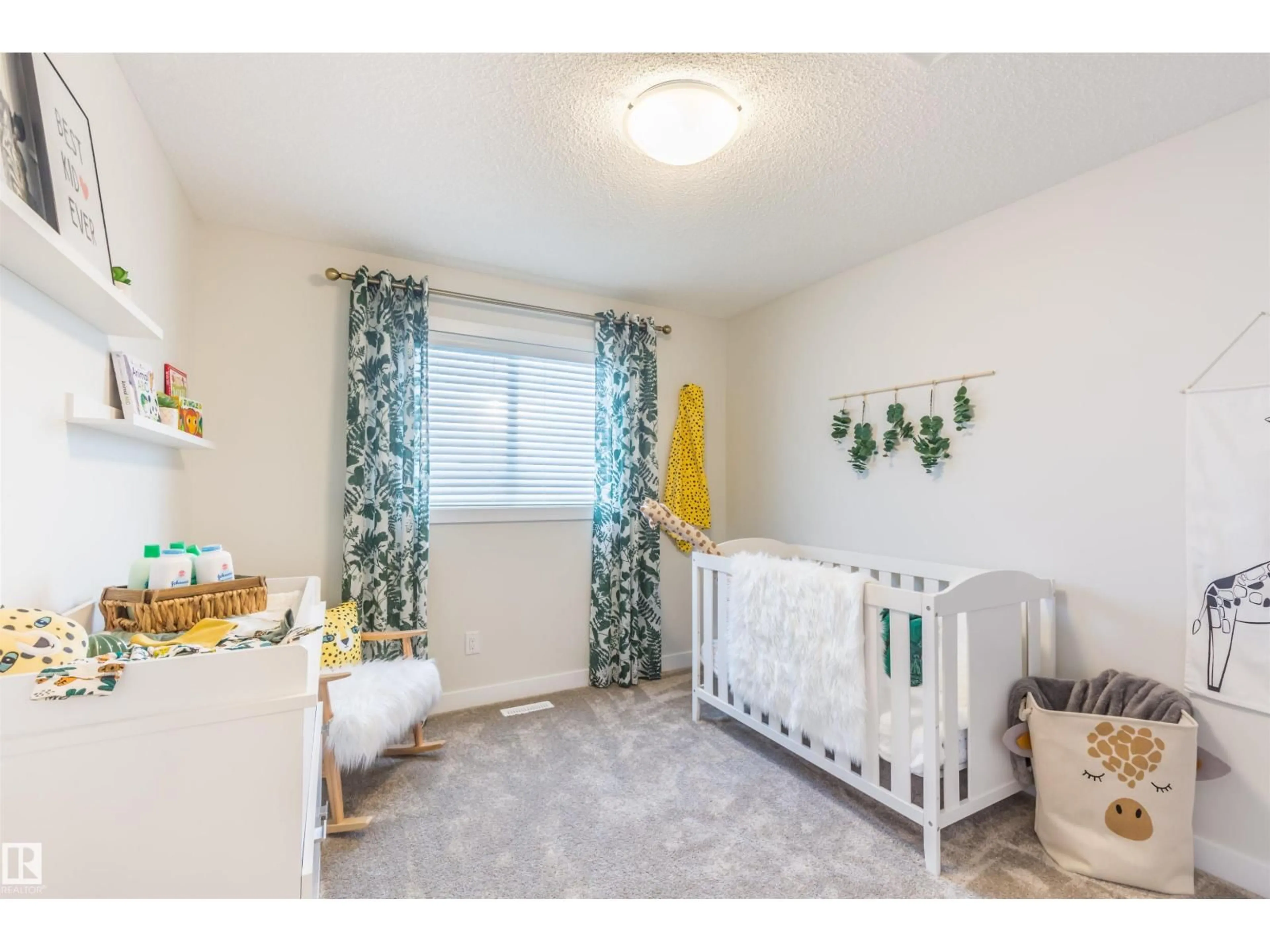 A pic of a room for 2152 1 AV SW, Edmonton Alberta T6X3E2