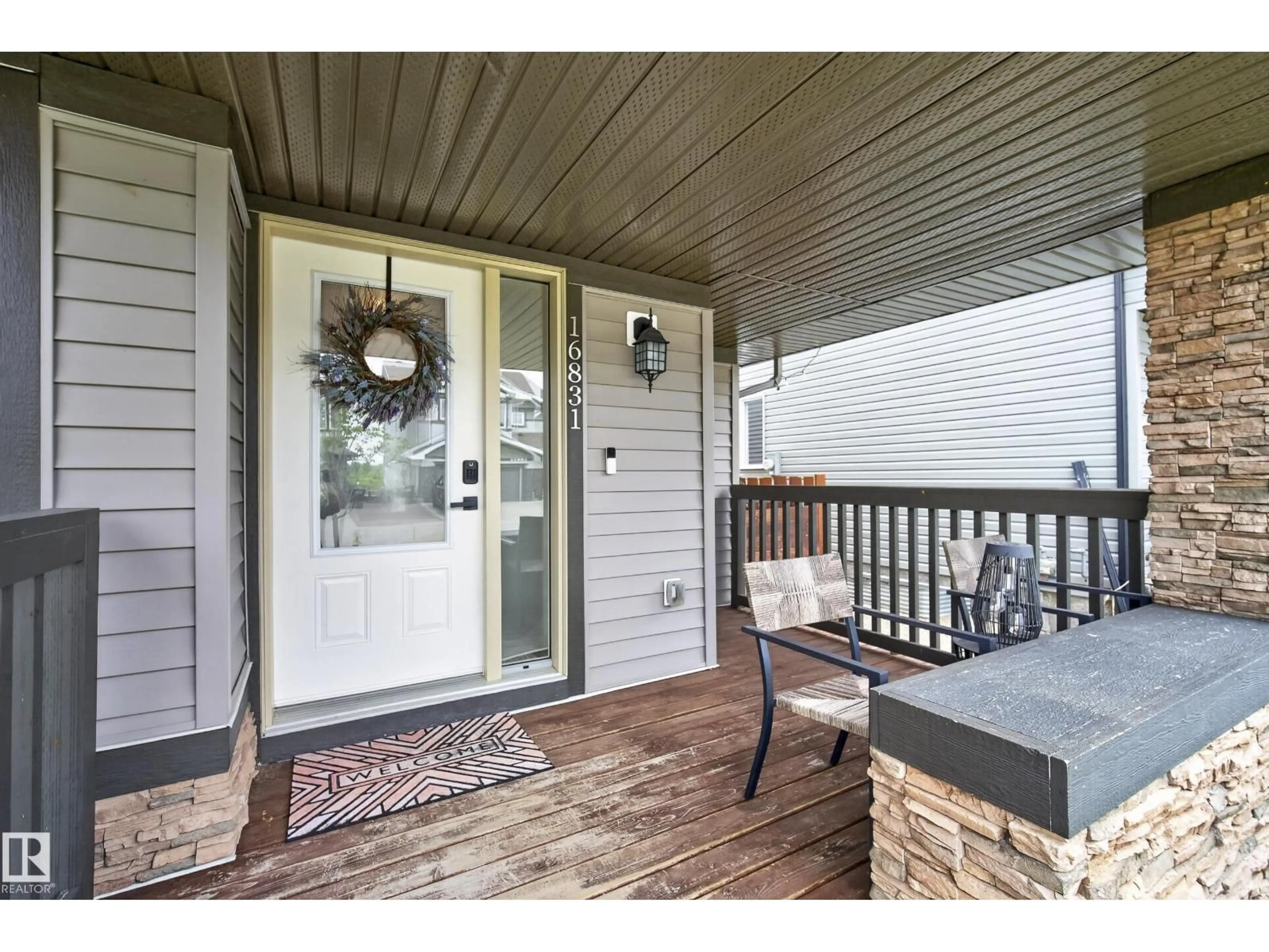 Indoor entryway for NW - 16831 121 ST, Edmonton Alberta T5X0H8