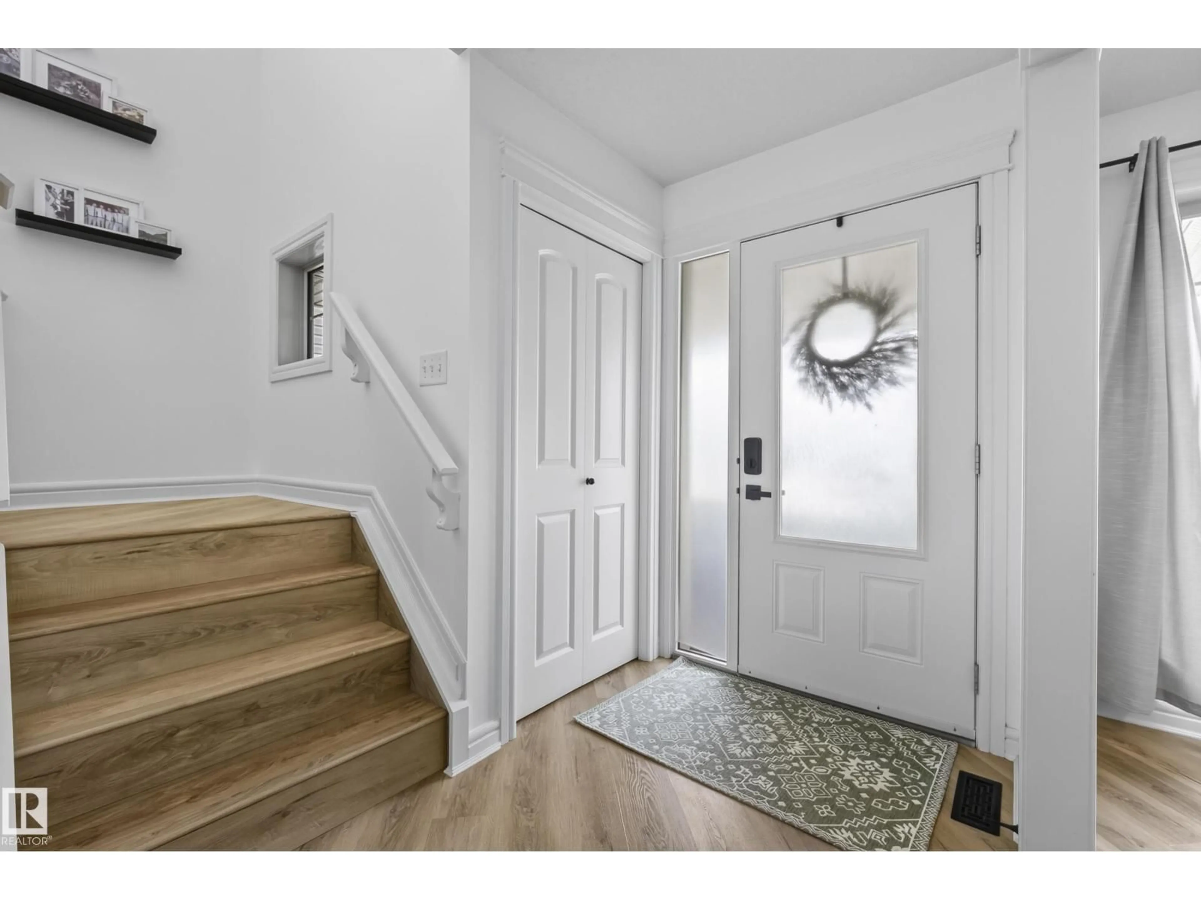 Indoor entryway for NW - 16831 121 ST, Edmonton Alberta T5X0H8