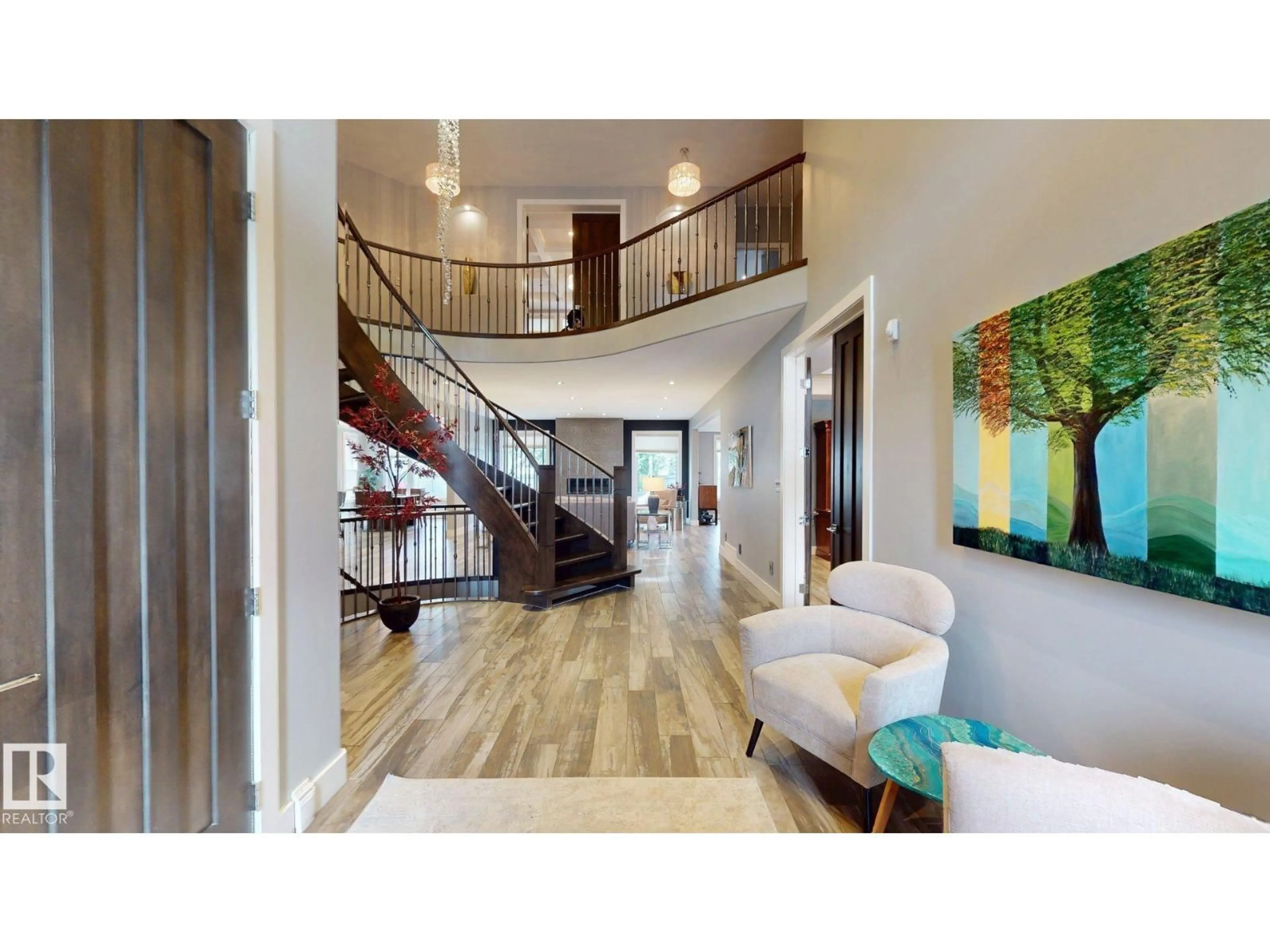 Indoor entryway for 4810 DONSDALE DR, Edmonton Alberta T6M2N2