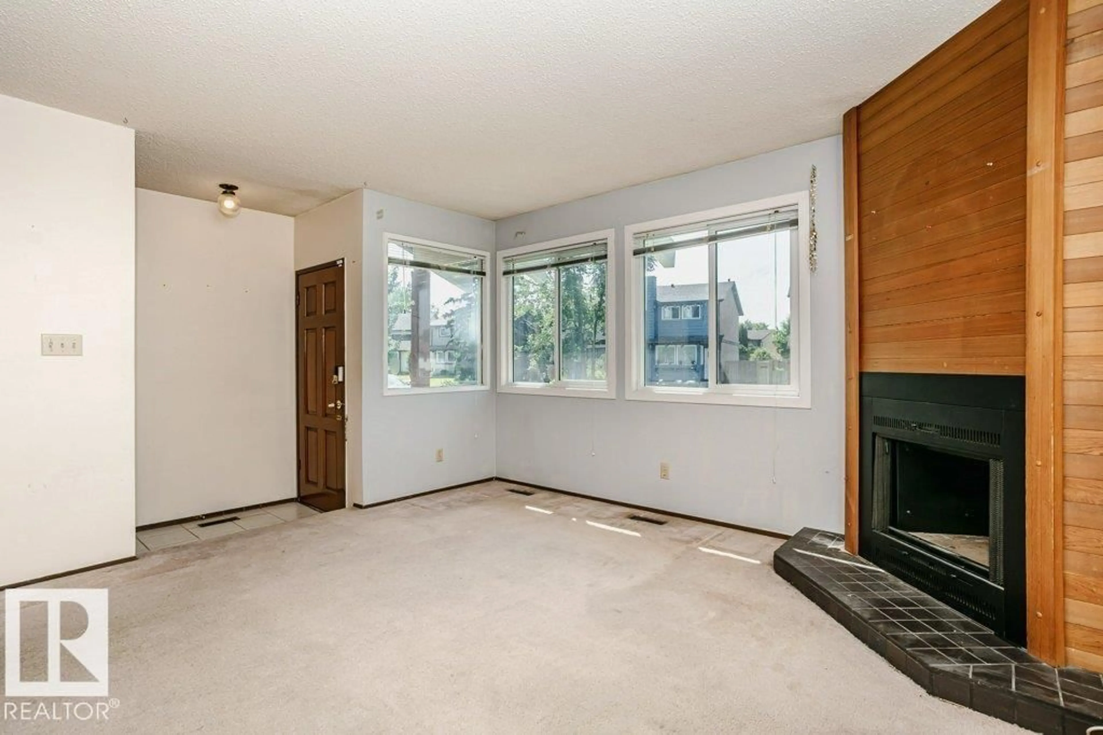 Unknown for 3520 42 AV, Edmonton Alberta T6L5C8