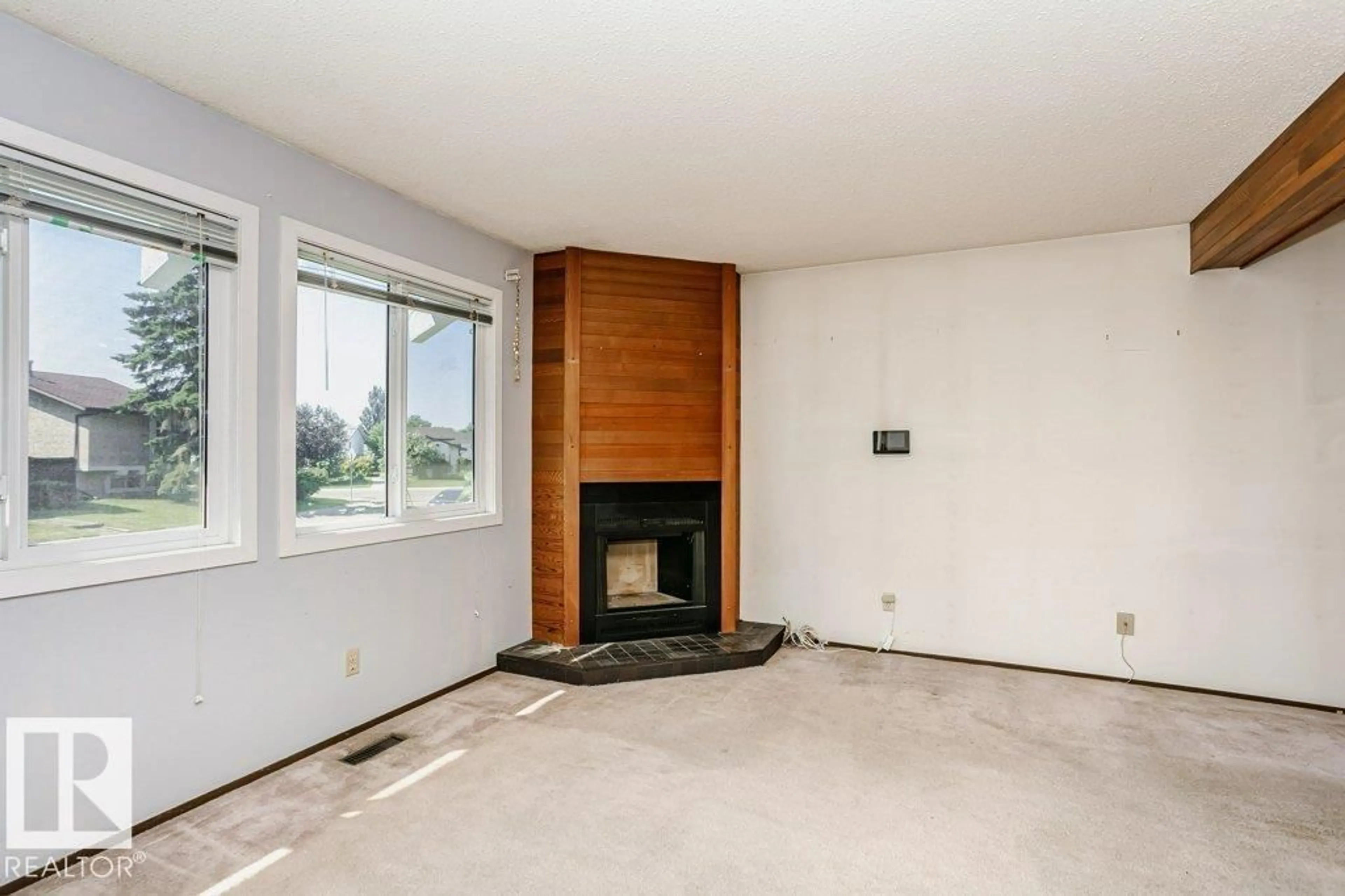 A pic of a room for 3520 42 AV, Edmonton Alberta T6L5C8