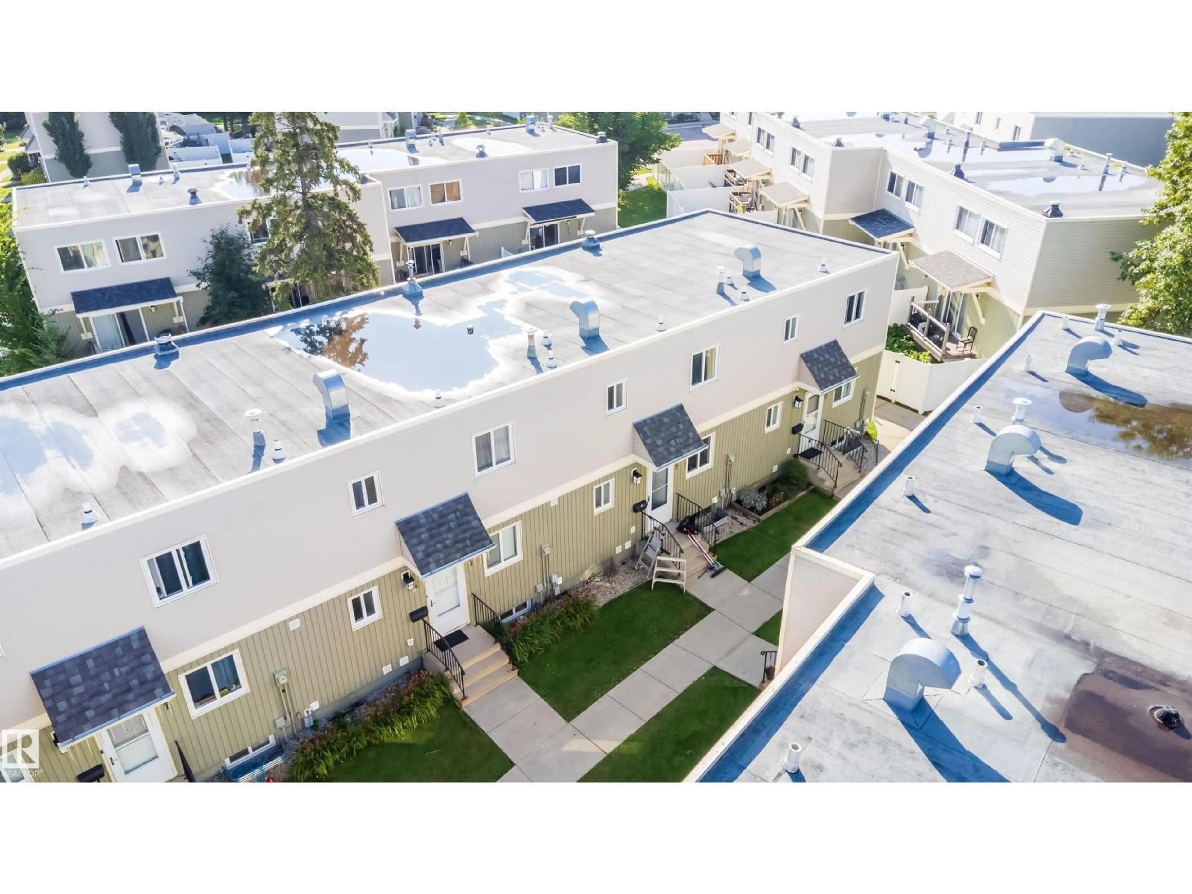 A pic from outside/outdoor area/front of a property/back of a property/a pic from drone, street for 8217 182 ST, Edmonton Alberta T5T1L2