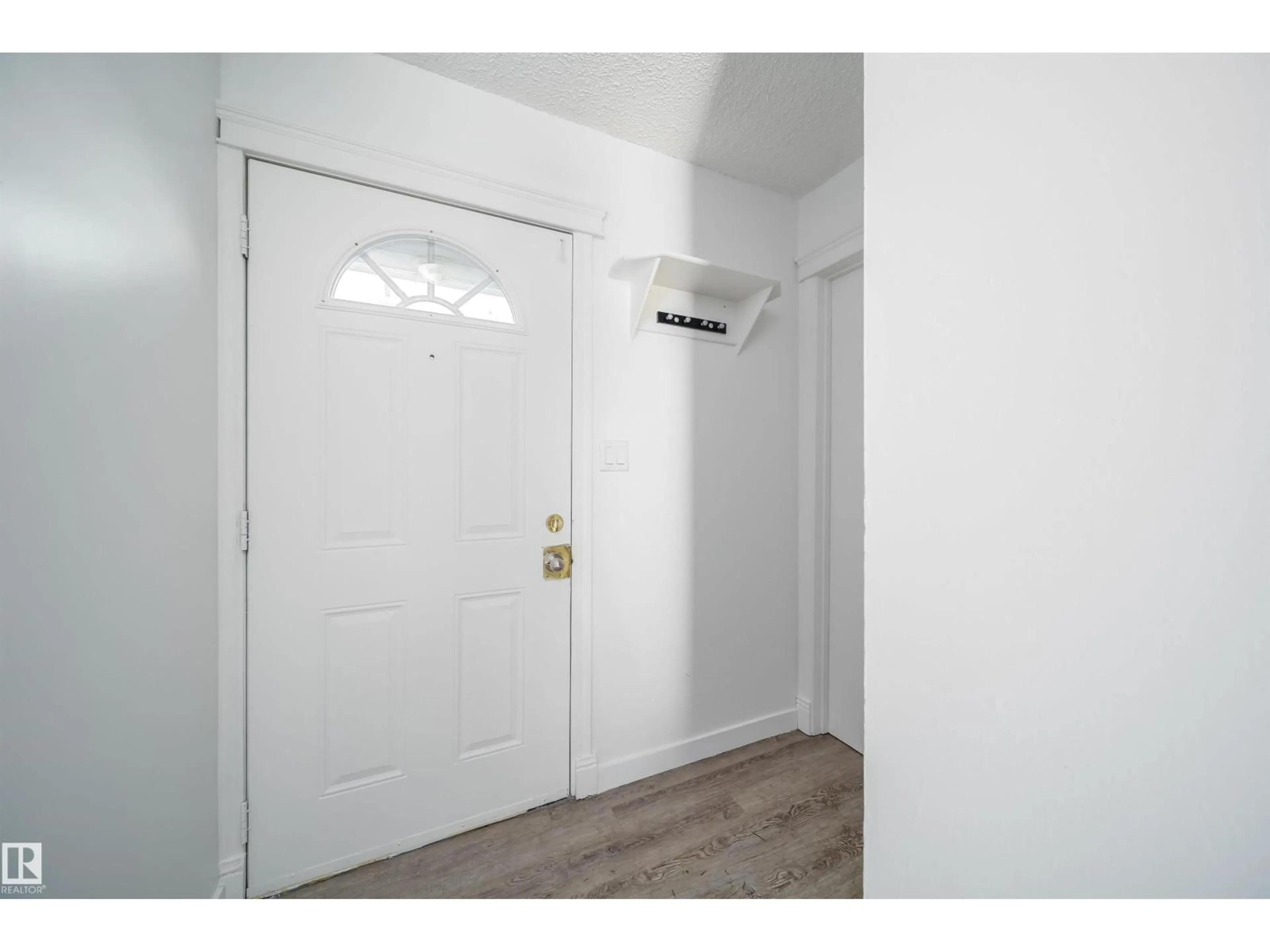 Indoor entryway for 8217 182 ST, Edmonton Alberta T5T1L2
