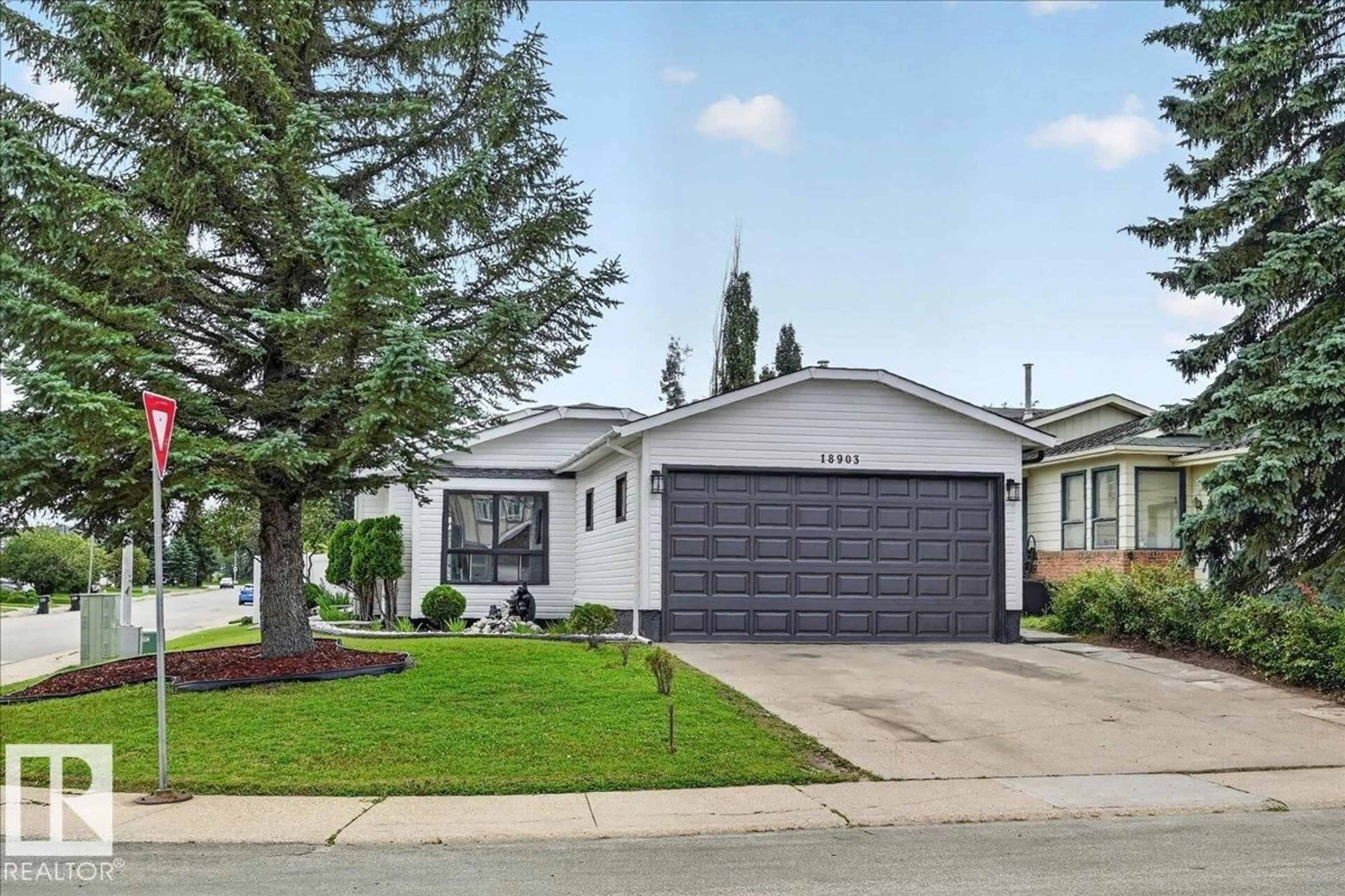 Home with vinyl exterior material, street for 18903 86A AV, Edmonton Alberta T5T4X9