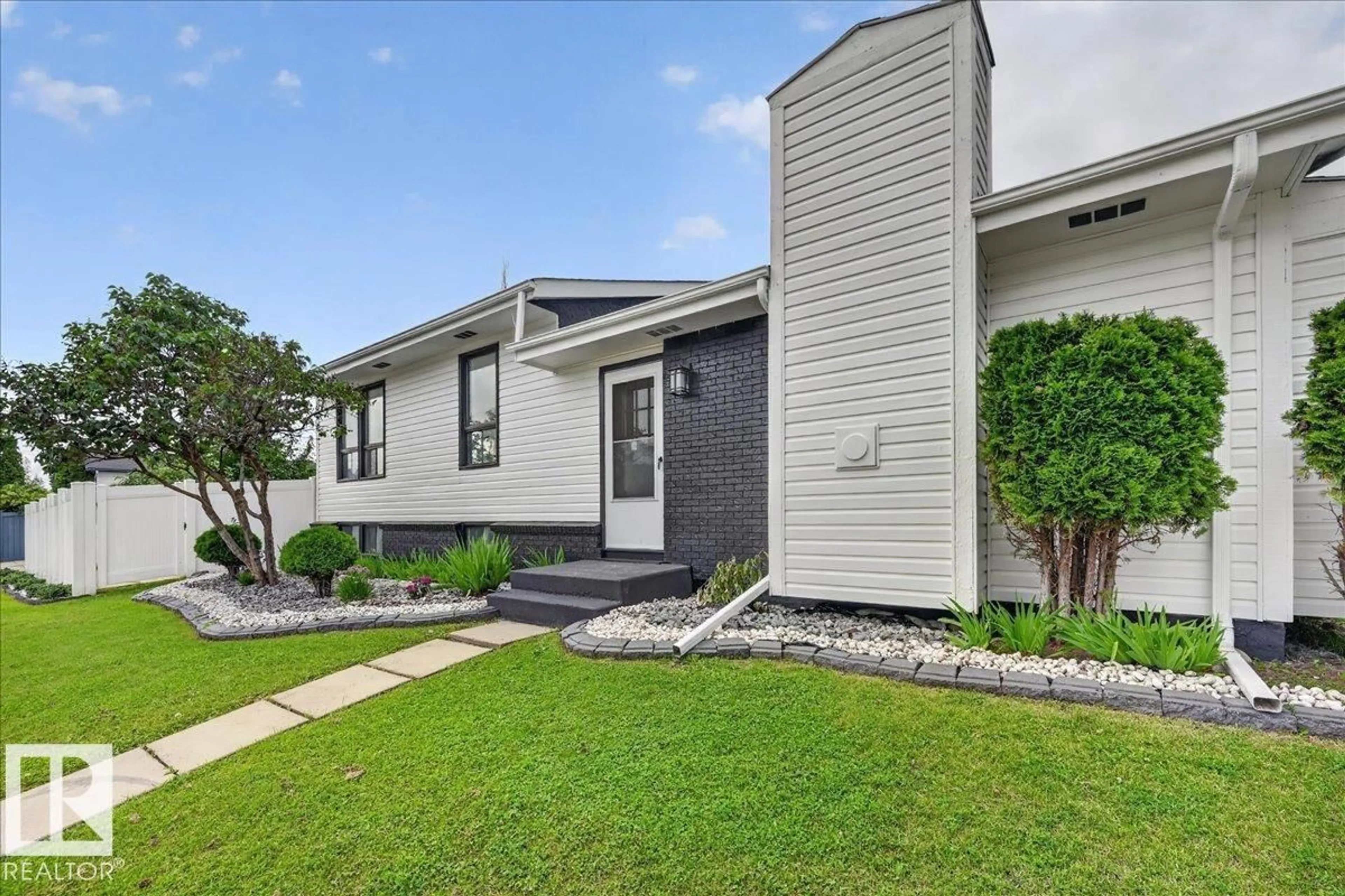 Home with vinyl exterior material, street for 18903 86A AV, Edmonton Alberta T5T4X9
