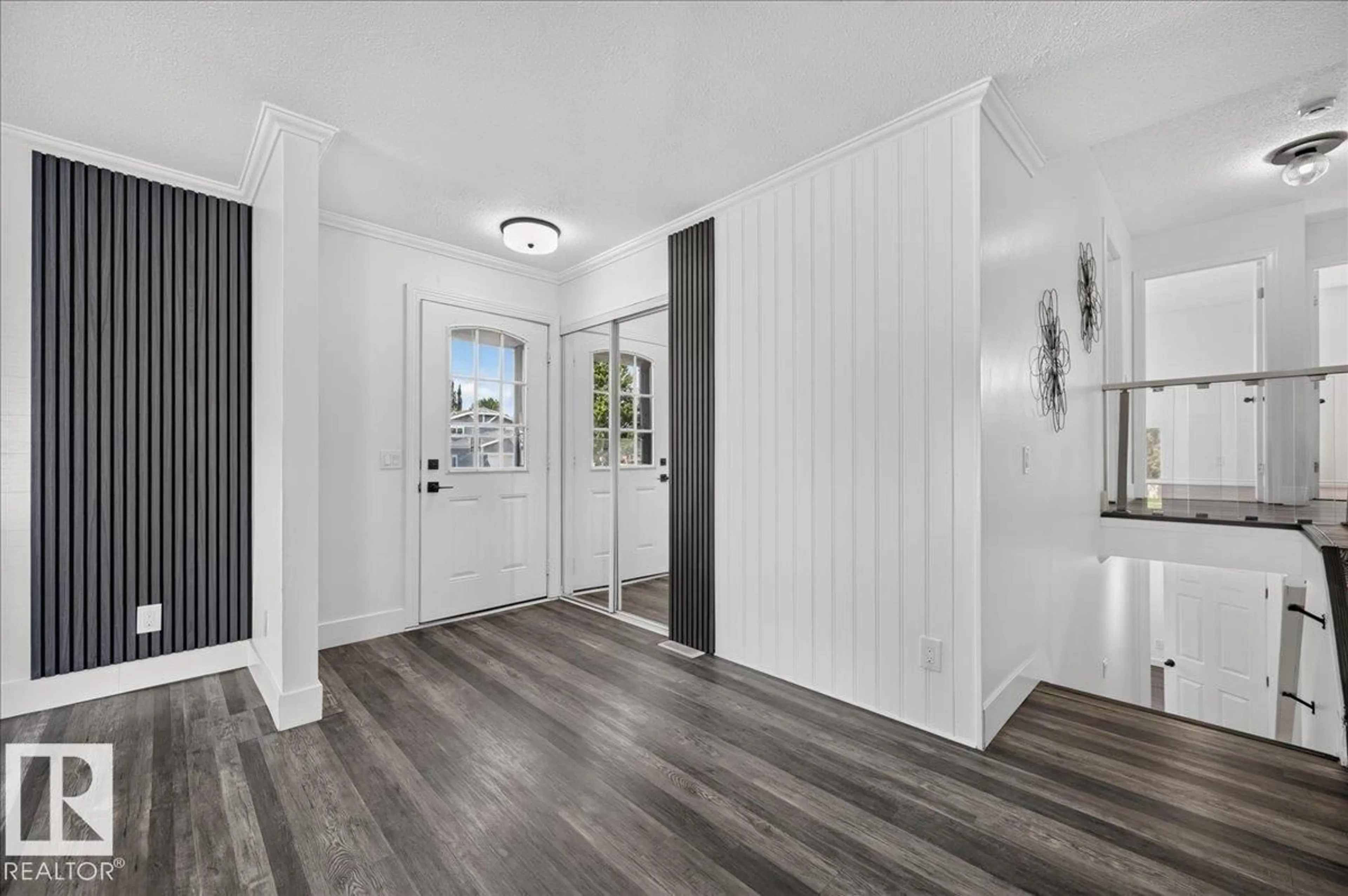 Indoor entryway for 18903 86A AV, Edmonton Alberta T5T4X9
