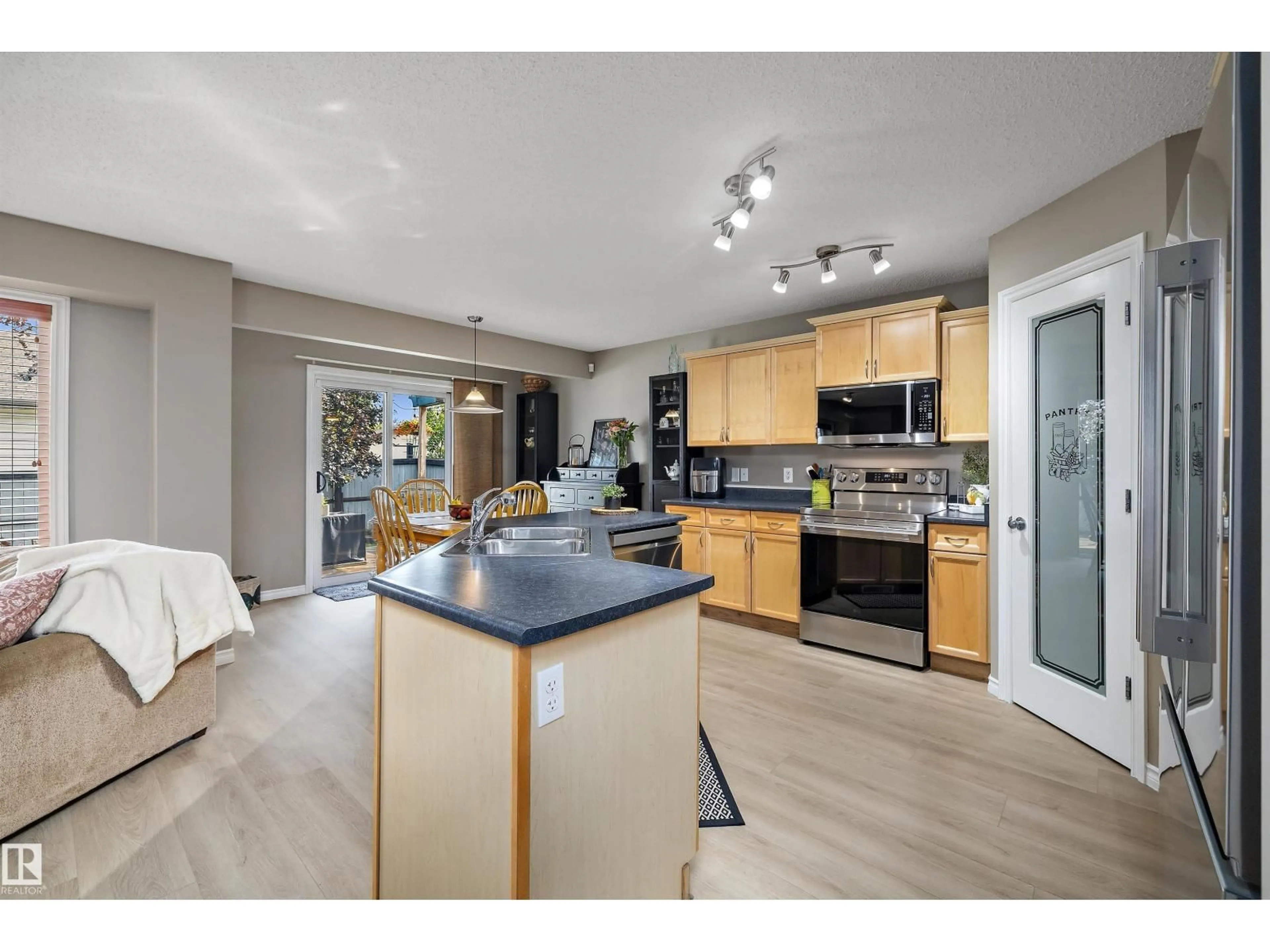 Open concept kitchen, unknown for 133 GREYSTONE CR, Spruce Grove Alberta T7X0A7