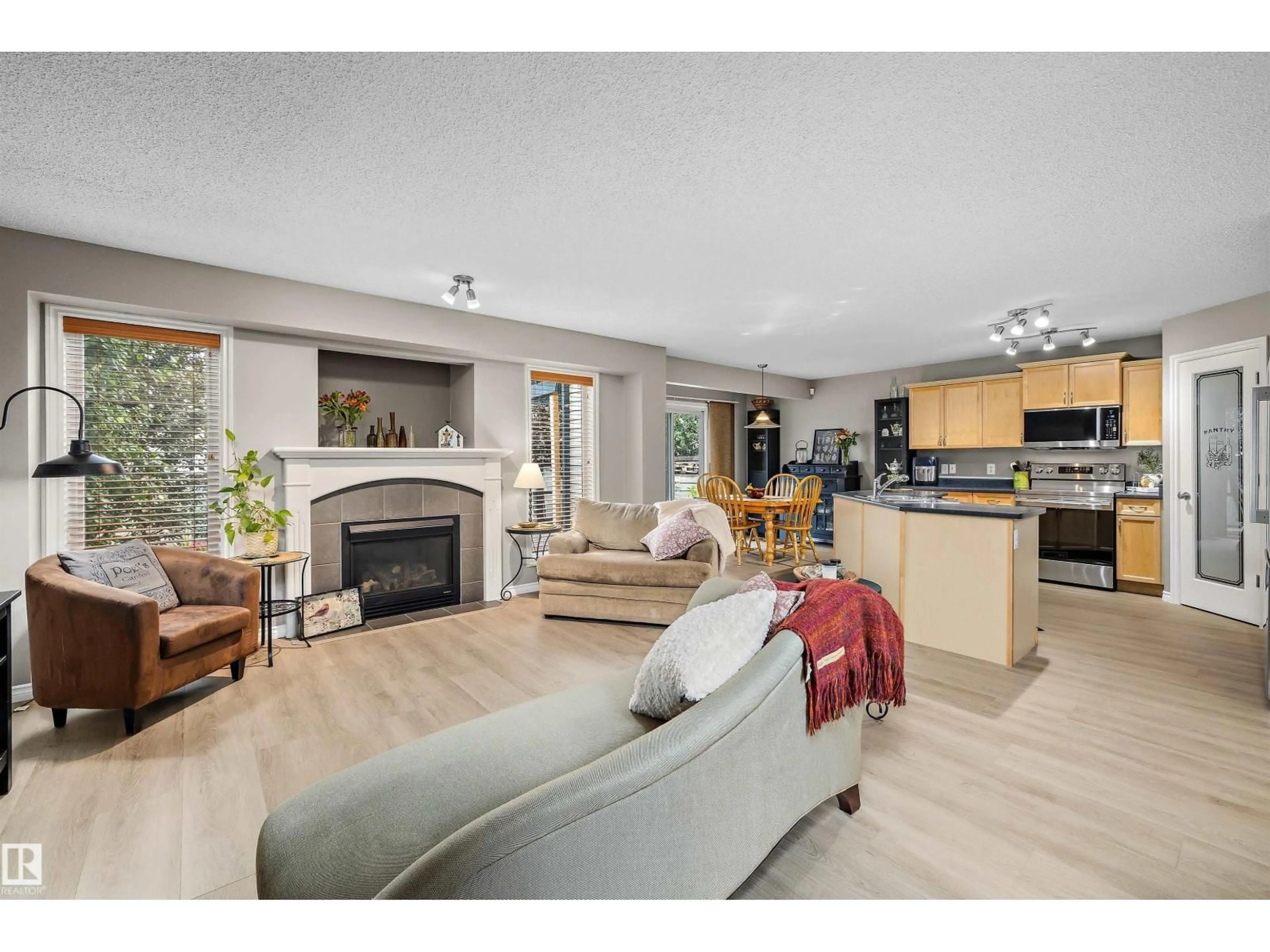 Open concept kitchen, unknown for 133 GREYSTONE CR, Spruce Grove Alberta T7X0A7