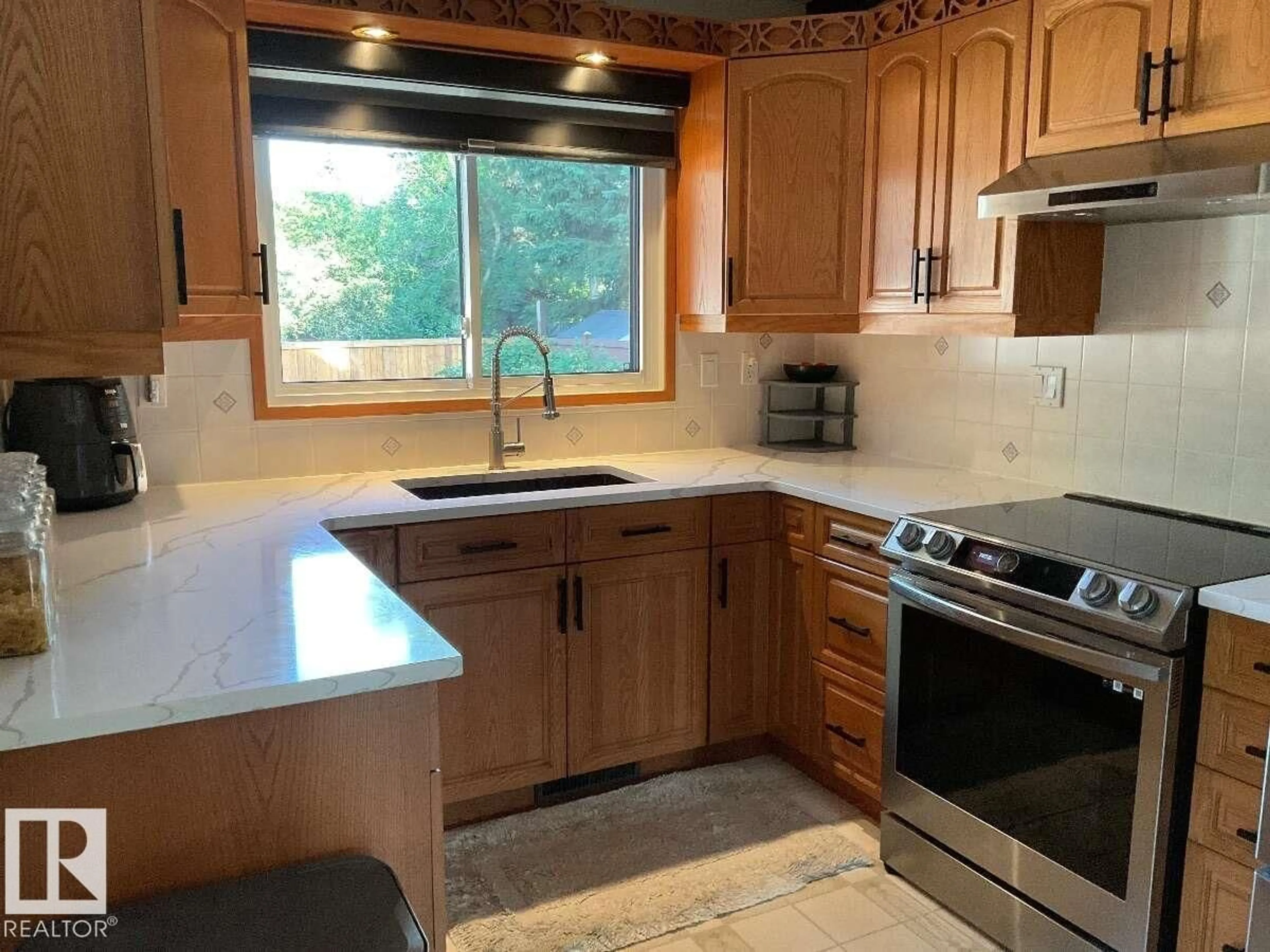 Standard kitchen, unknown for 74 GREYSTONE CR, Sherwood Park Alberta T8A3E6