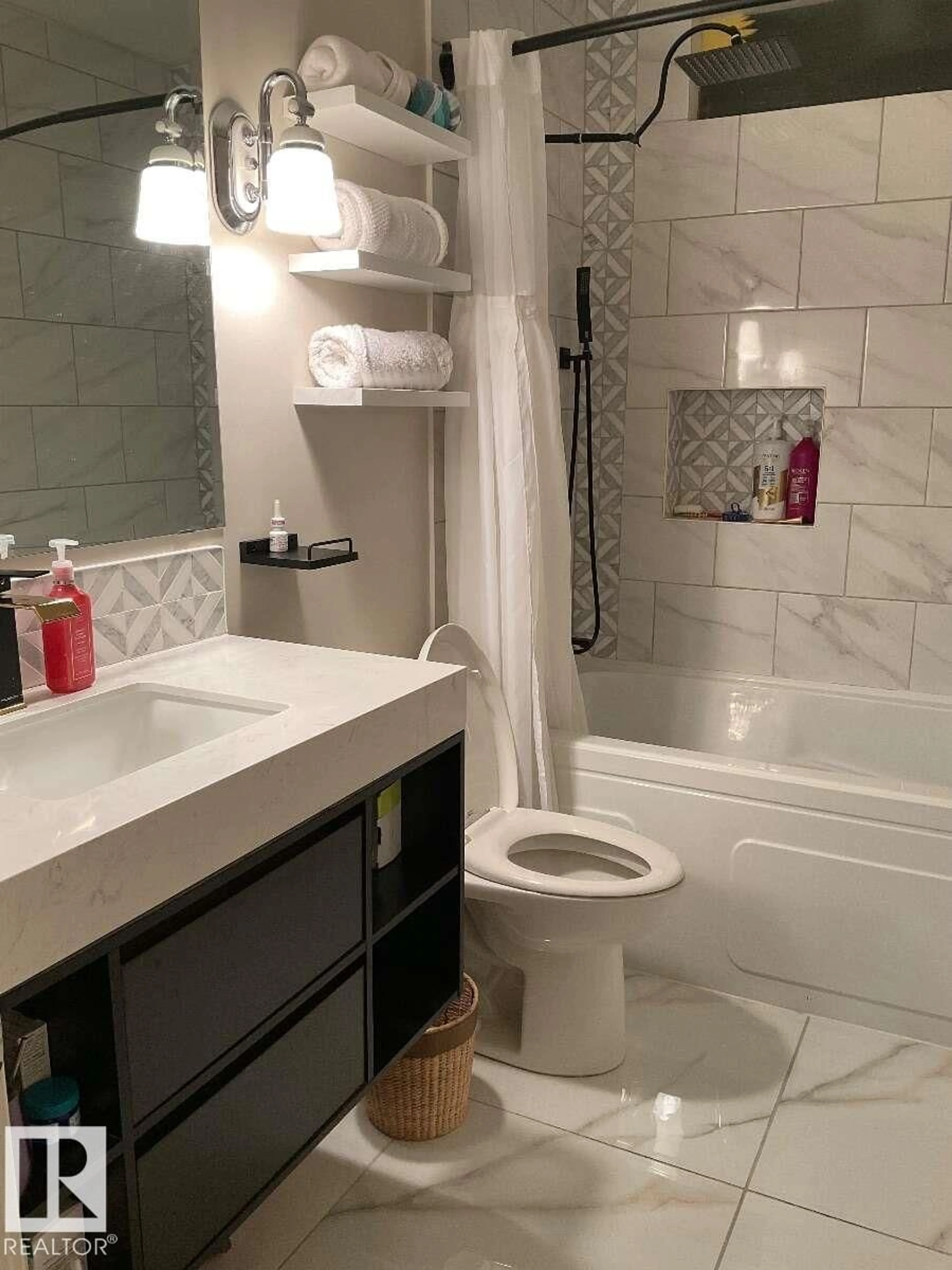 Contemporary bathroom, ceramic/tile floor for 74 GREYSTONE CR, Sherwood Park Alberta T8A3E6