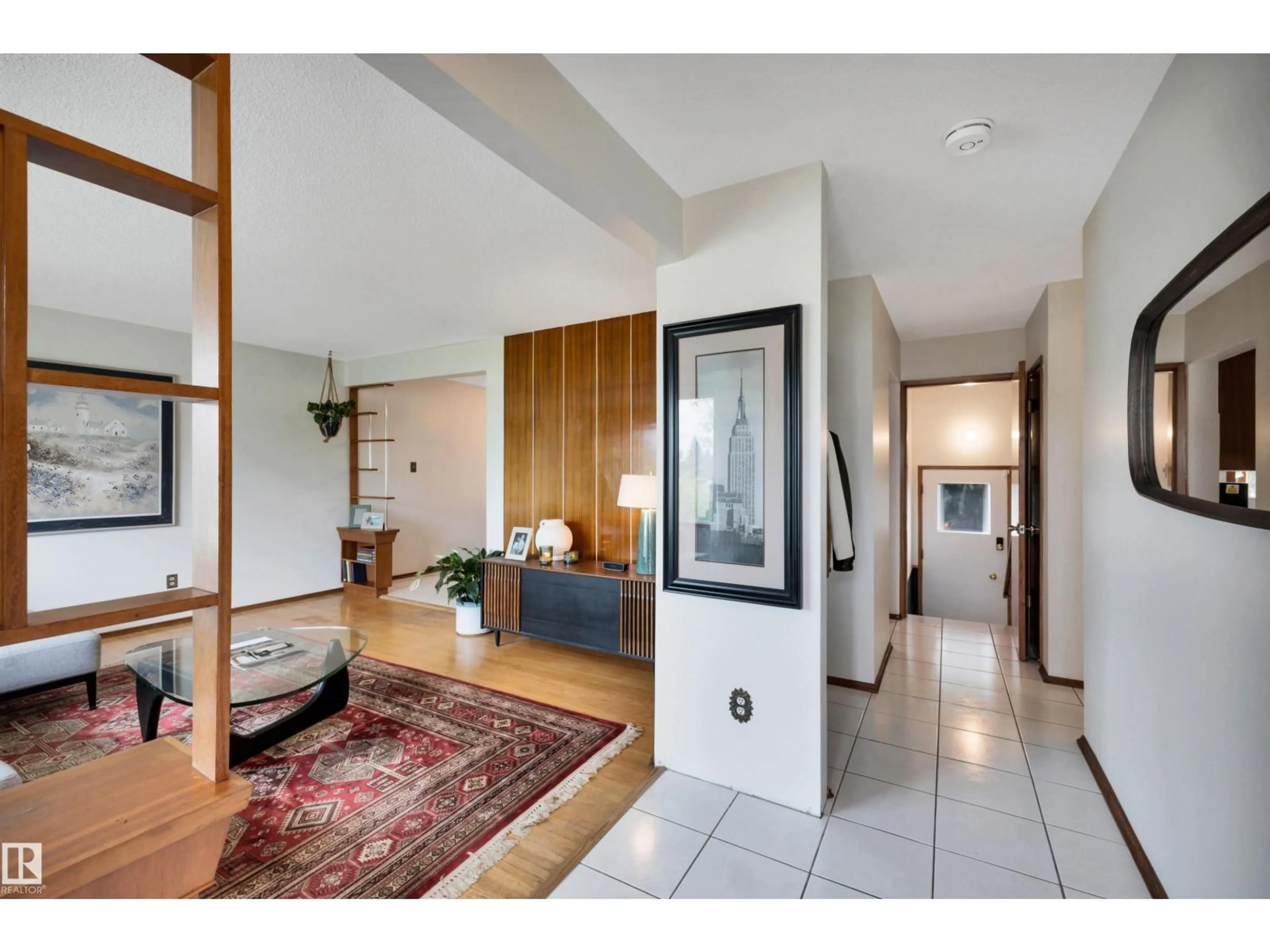 Indoor entryway for NW - 7211 132 AV, Edmonton Alberta T5C3C6