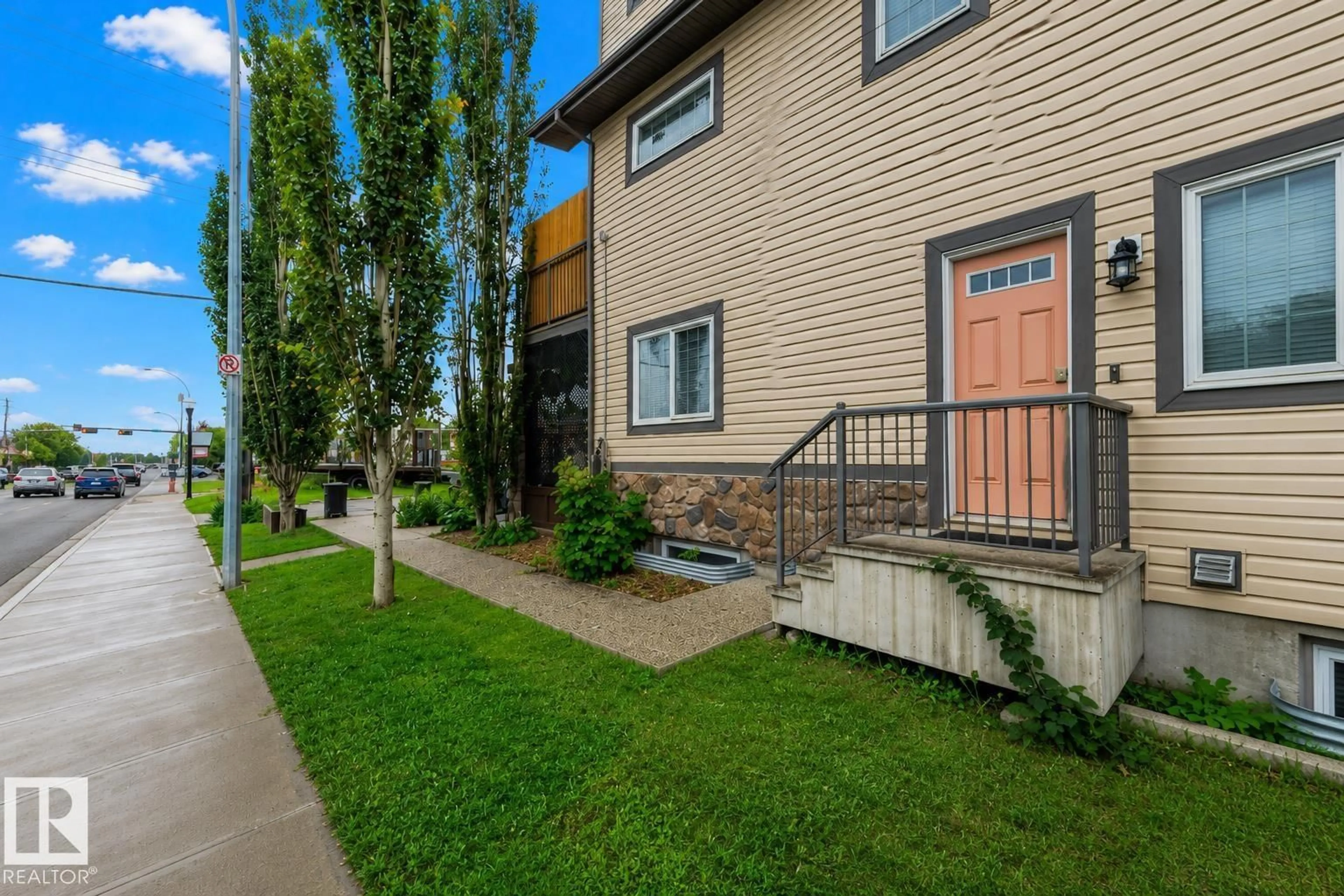 Patio, street for 12425 111 AV, Edmonton Alberta T5M0M2