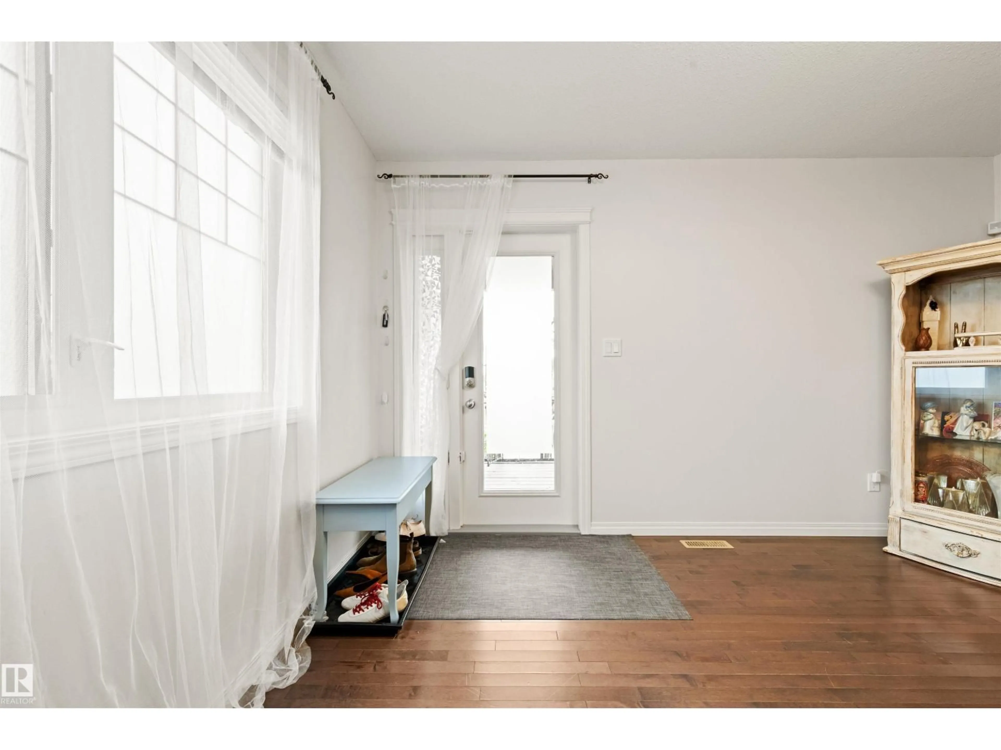 Indoor entryway for 12425 111 AV, Edmonton Alberta T5M0M2