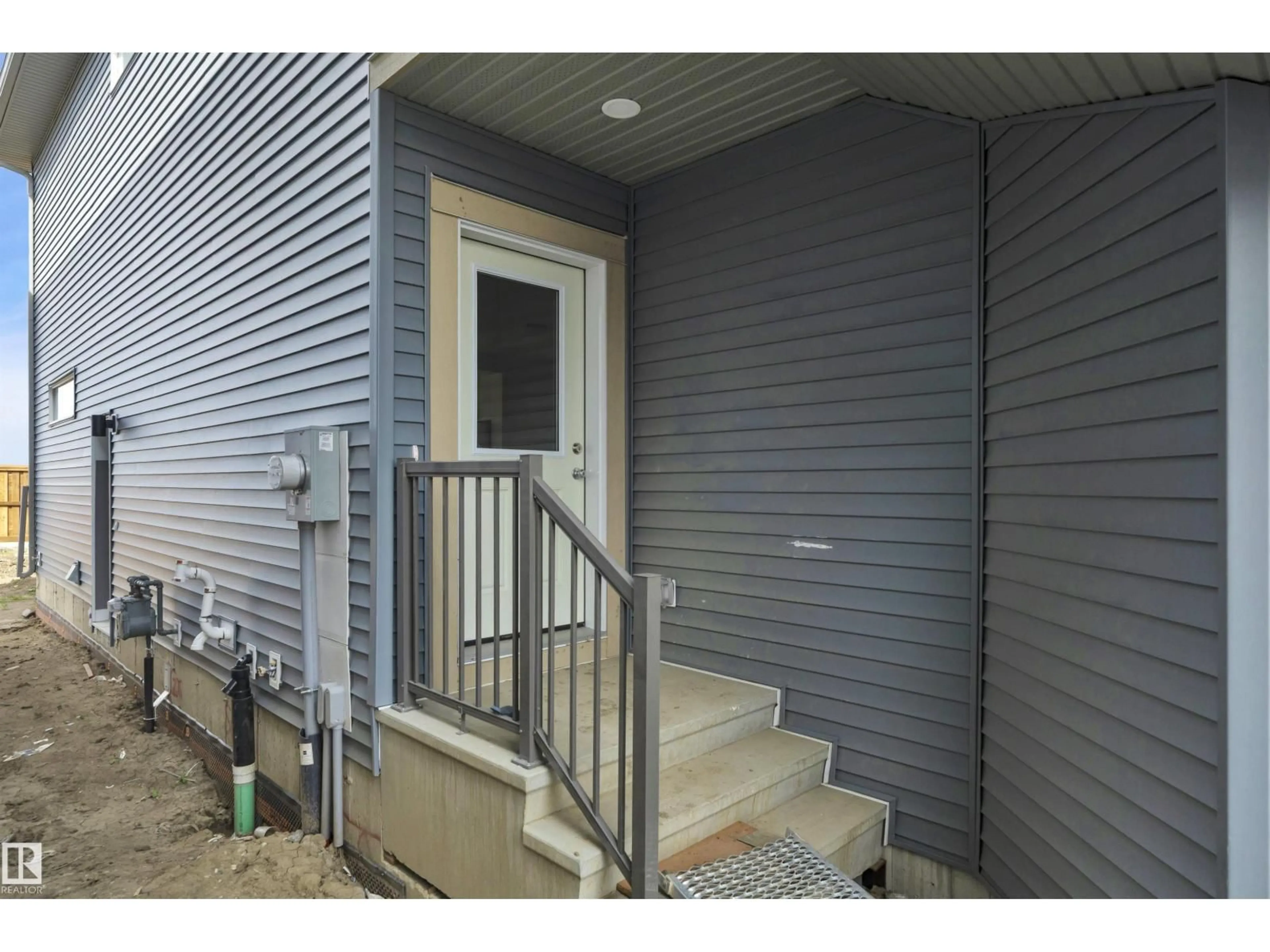 Indoor entryway for 706 22 ST, Edmonton Alberta T6X3L4