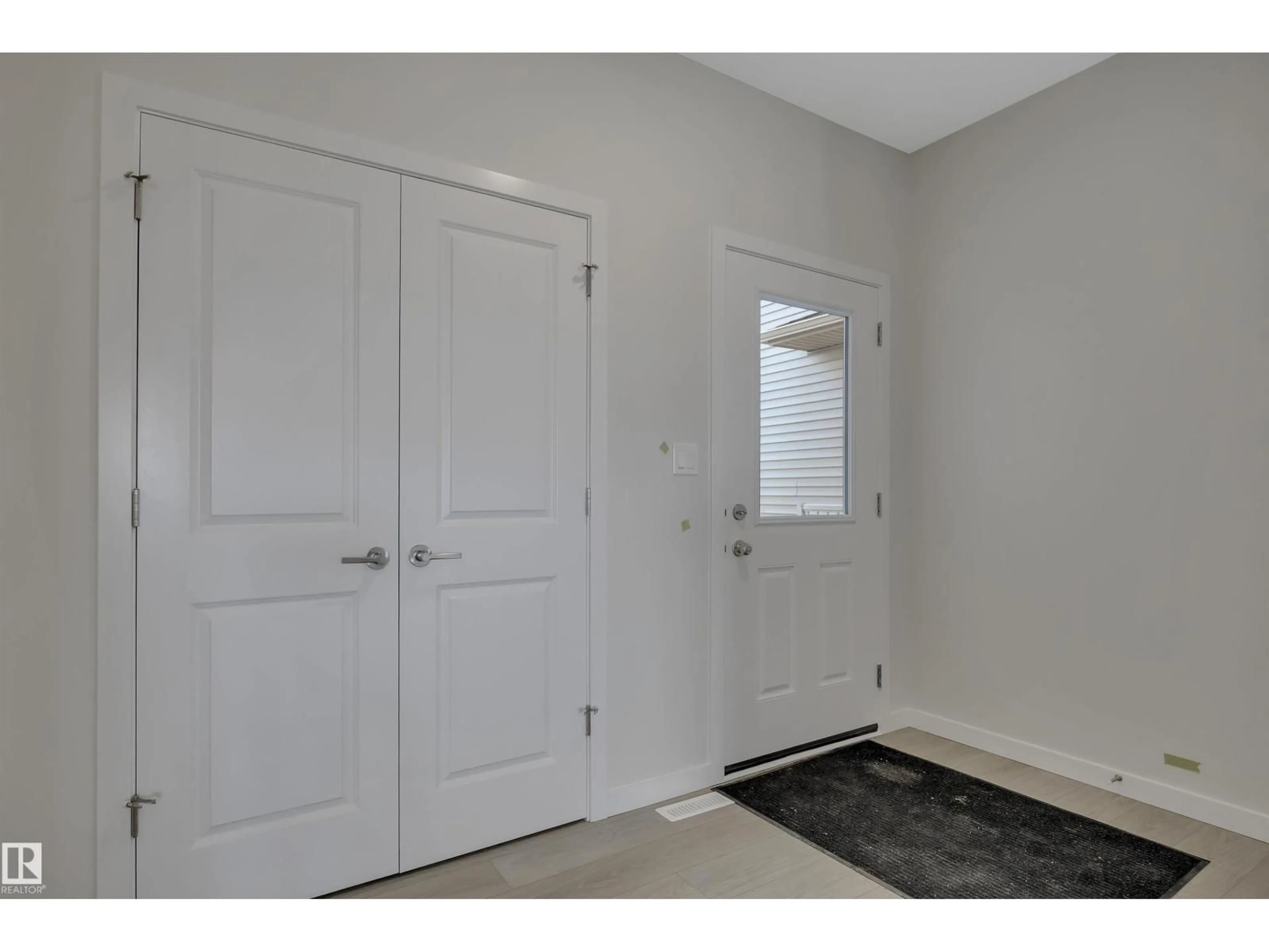 Indoor entryway for 706 22 ST, Edmonton Alberta T6X3L4