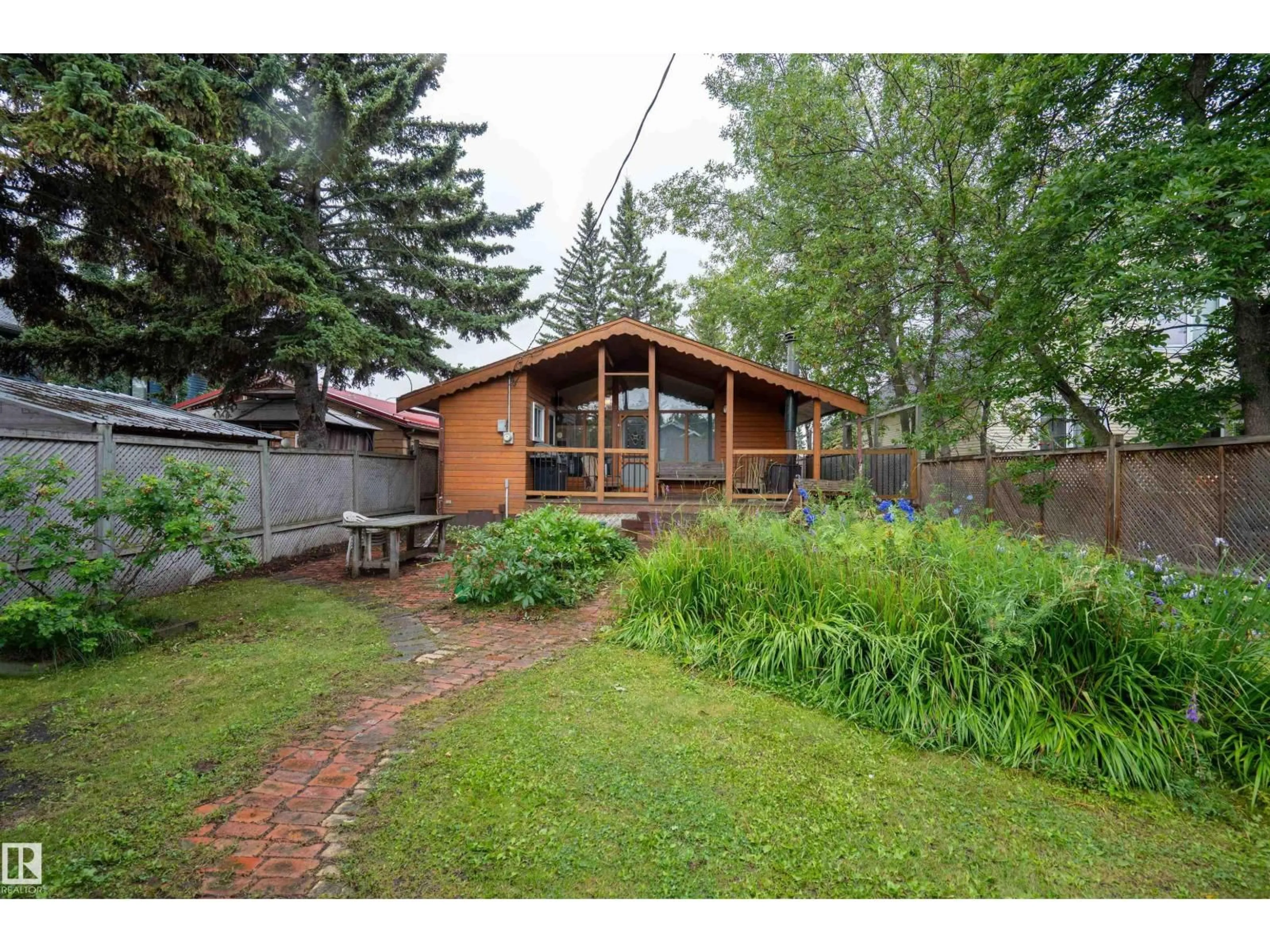 Unknown for 5011 38 STREET, Sylvan Lake Alberta T4S1B6