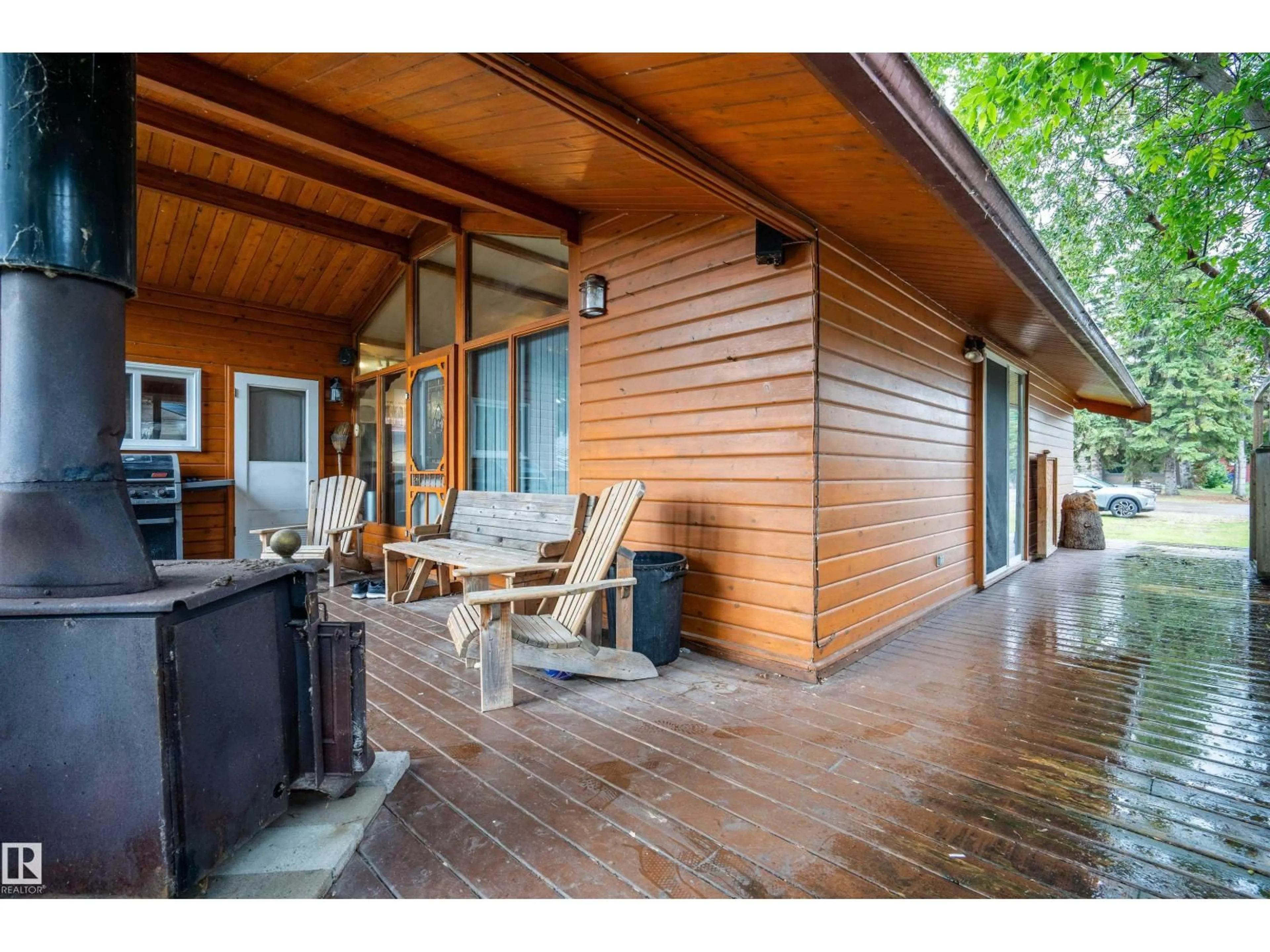 Patio, unknown for 5011 38 STREET, Sylvan Lake Alberta T4S1B6